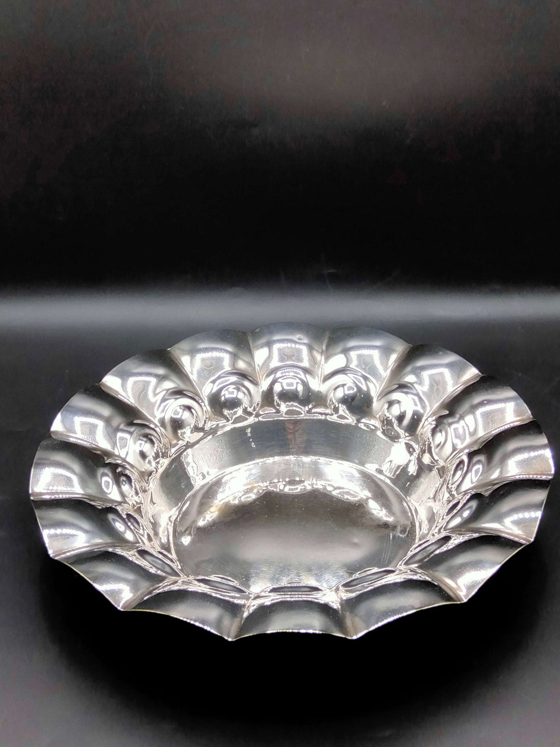 Plato de metal plateado, elegancia y calidad - Cositas Antiguas – La Guadaña, Anticuarios Online en Jerez , vender antigüedades, muebles antiguos