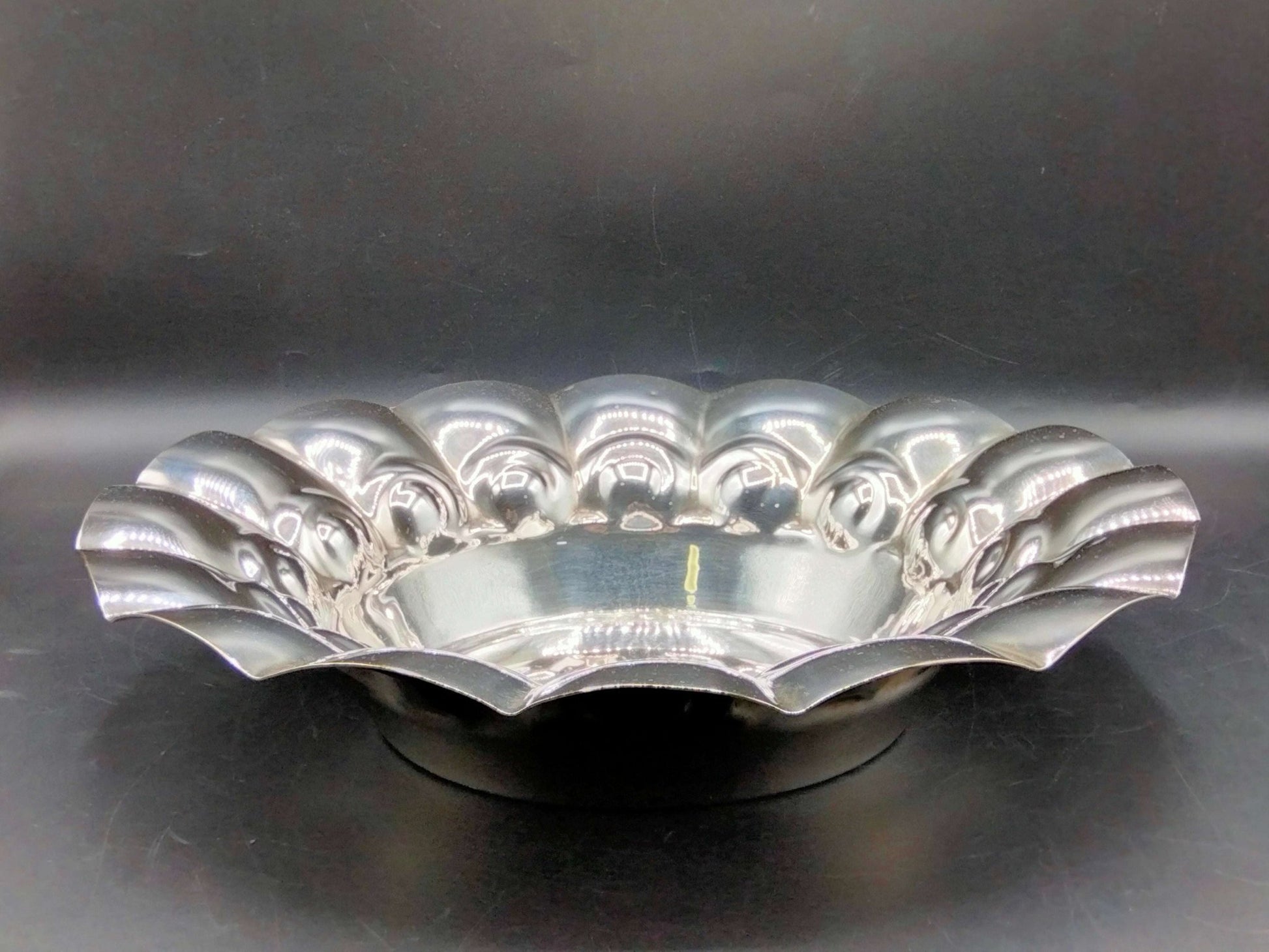 Plato de metal plateado, elegancia y calidad - Cositas Antiguas – La Guadaña, Anticuarios Online en Jerez , vender antigüedades, muebles antiguos