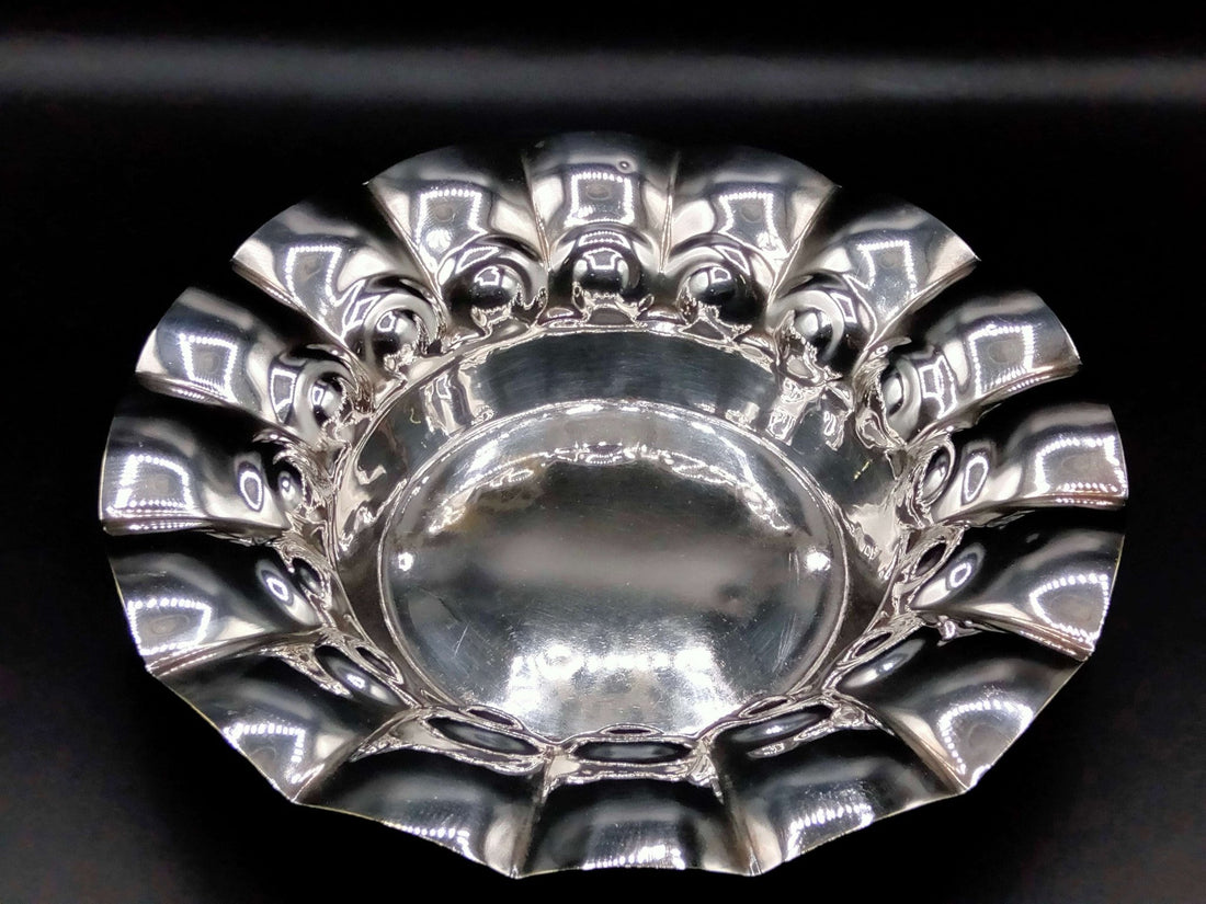 Plato de metal plateado, elegancia y calidad - Cositas Antiguas – La Guadaña, Anticuarios Online en Jerez , vender antigüedades, muebles antiguos