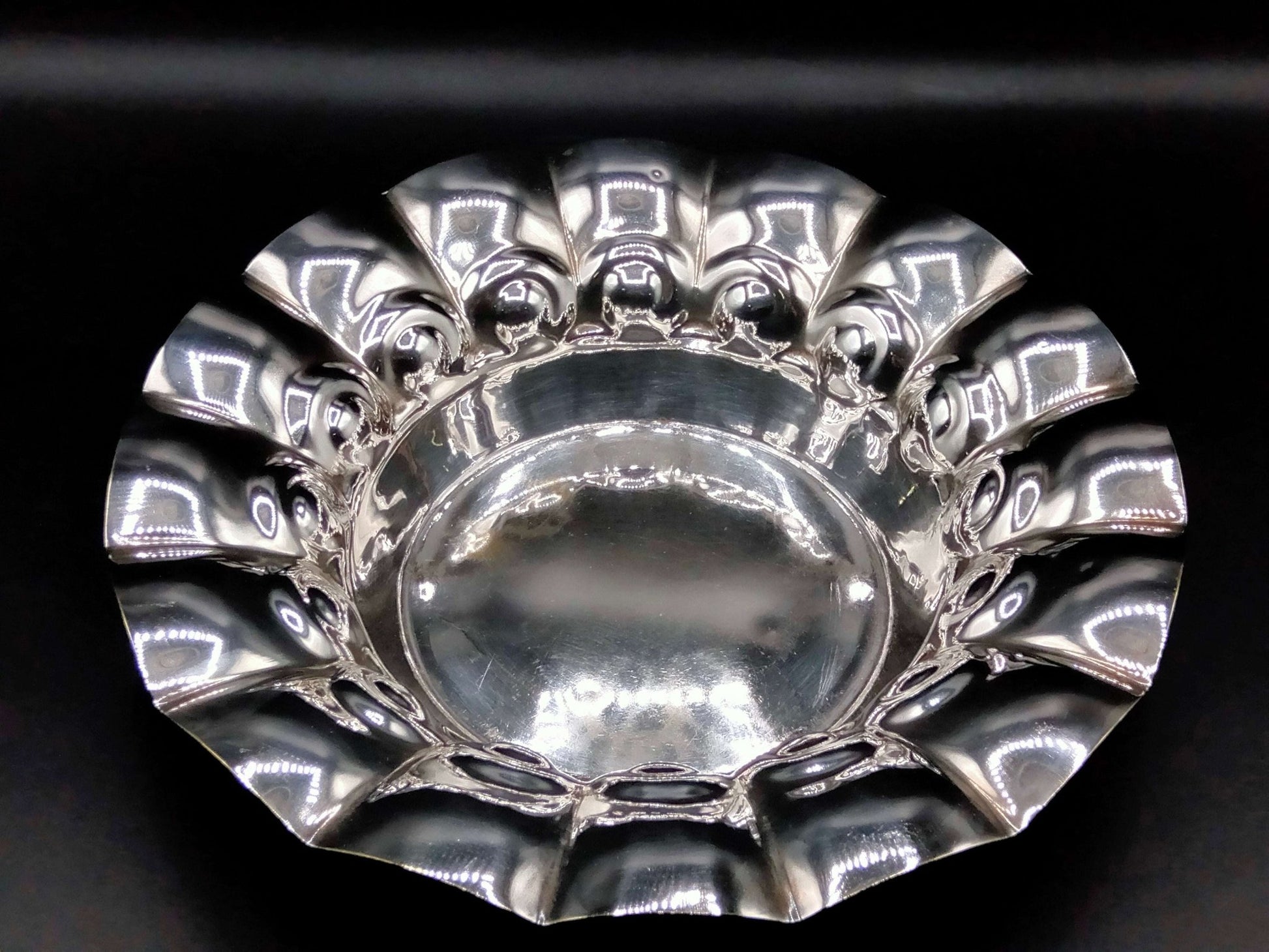 Plato de metal plateado, elegancia y calidad - Cositas Antiguas – La Guadaña, Anticuarios Online en Jerez , vender antigüedades, muebles antiguos