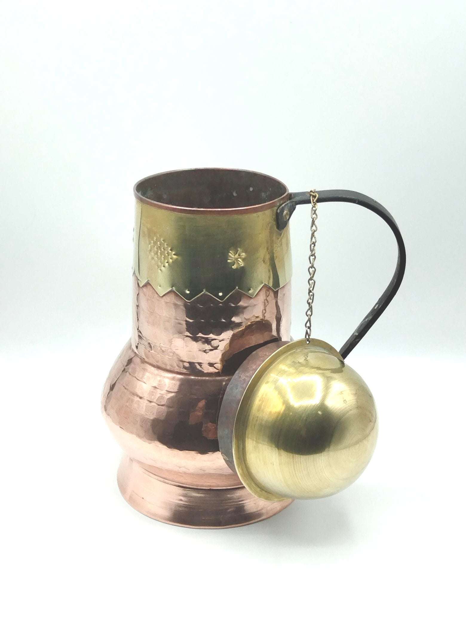 Jarra de Cobre con Tapadera y Mango de Hierro – Estilo Único - Cositas Antiguas – La Guadaña, Anticuarios Online en Jerez , vender antigüedades, muebles antiguos