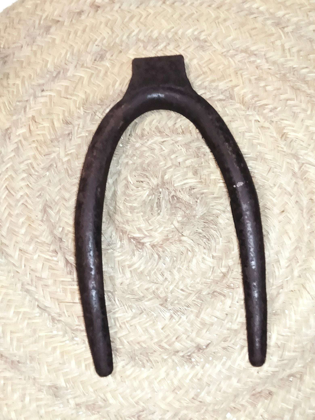 Horcate aéreo de hierro en herradura para caballerías - Cositas Antiguas – La Guadaña, Anticuarios Online en Jerez , vender antigüedades, muebles antiguos