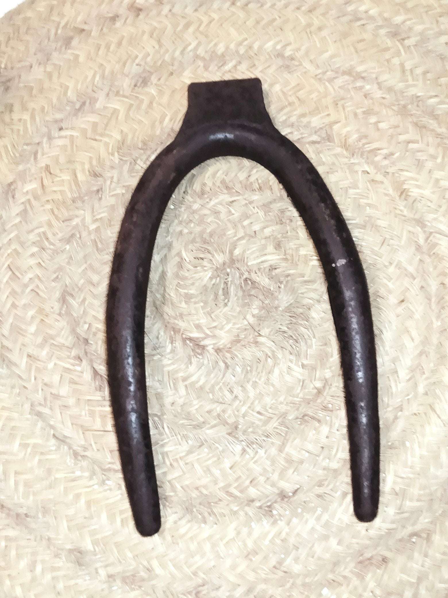 Horcate aéreo de hierro en herradura para caballerías - Cositas Antiguas – La Guadaña, Anticuarios Online en Jerez , vender antigüedades, muebles antiguos