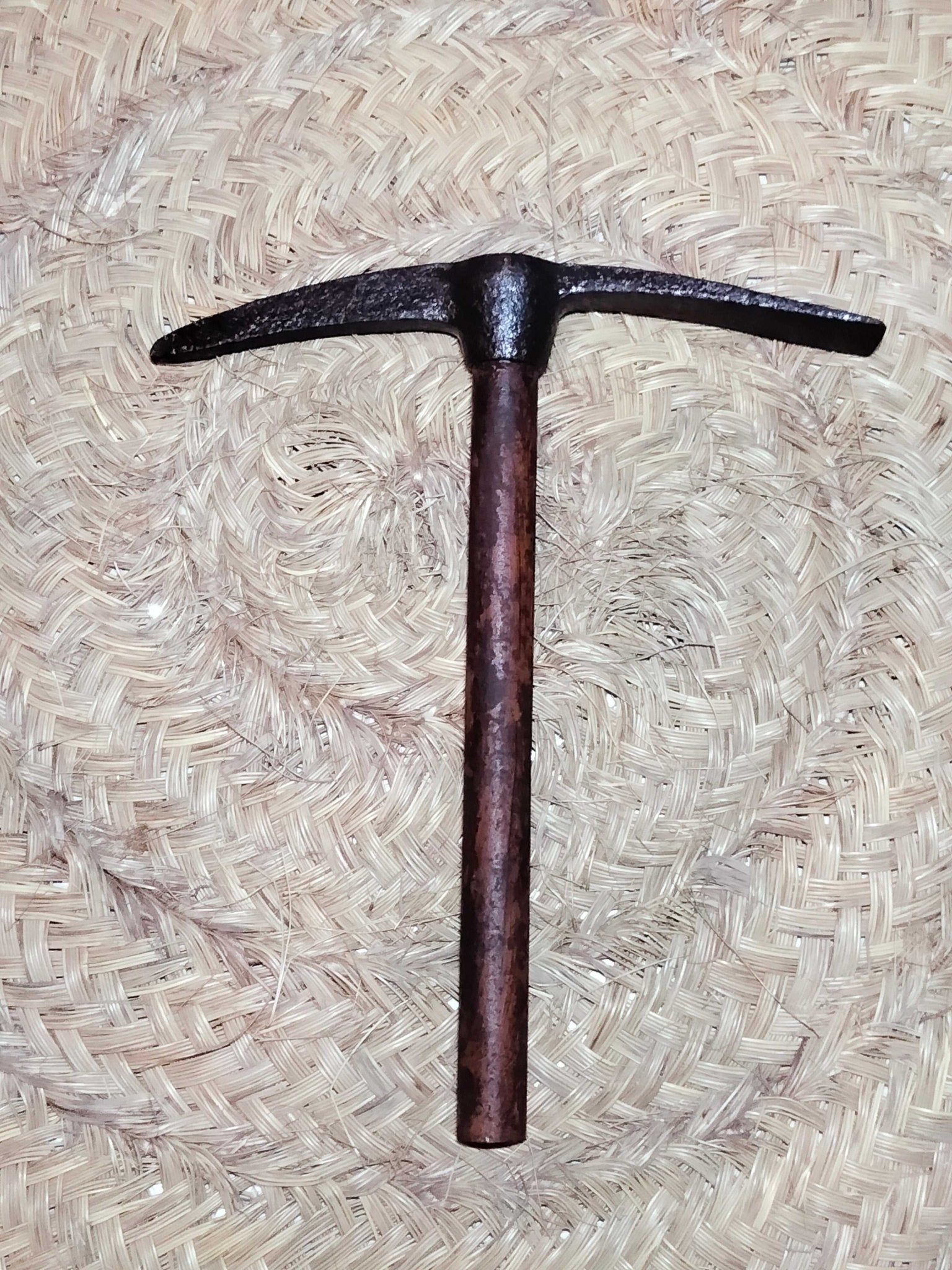 Pico-picola antigua para albañilería | Herramienta de calidad - Cositas Antiguas – La Guadaña, Anticuarios Online en Jerez , vender antigüedades, muebles antiguos