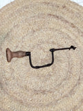 Taladro manual con mango de madera y broca cuadrada - Cositas Antiguas – La Guadaña, Anticuarios Online en Jerez , vender antigüedades, muebles antiguos