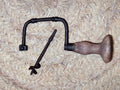 Taladro manual con mango de madera y broca cuadrada - Cositas Antiguas – La Guadaña, Anticuarios Online en Jerez , vender antigüedades, muebles antiguos