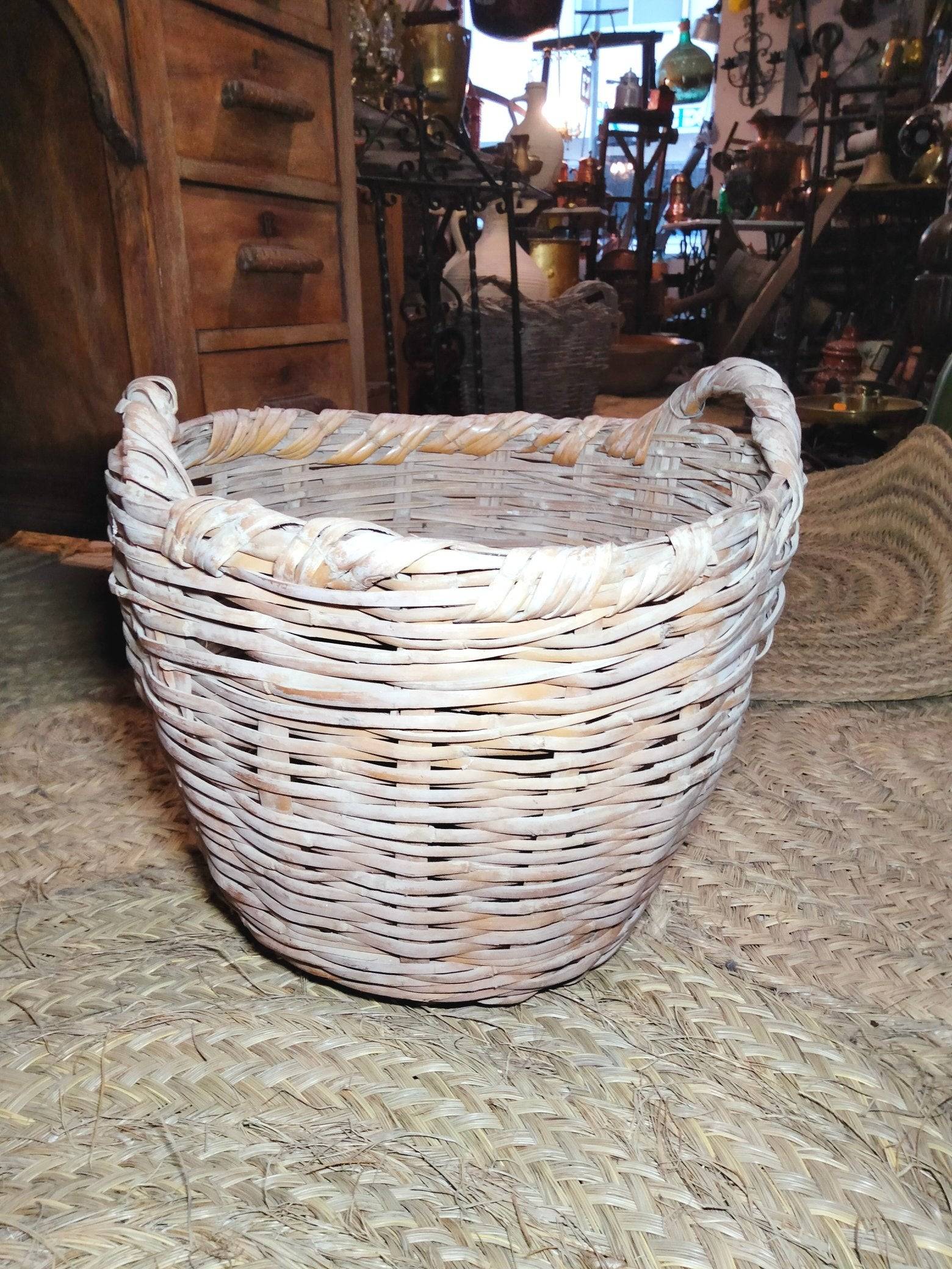 Canasta de cañas decorativa ideal | Calidad excepcional - Cositas Antiguas – La Guadaña, Anticuarios Online en Jerez , vender antigüedades, muebles antiguos