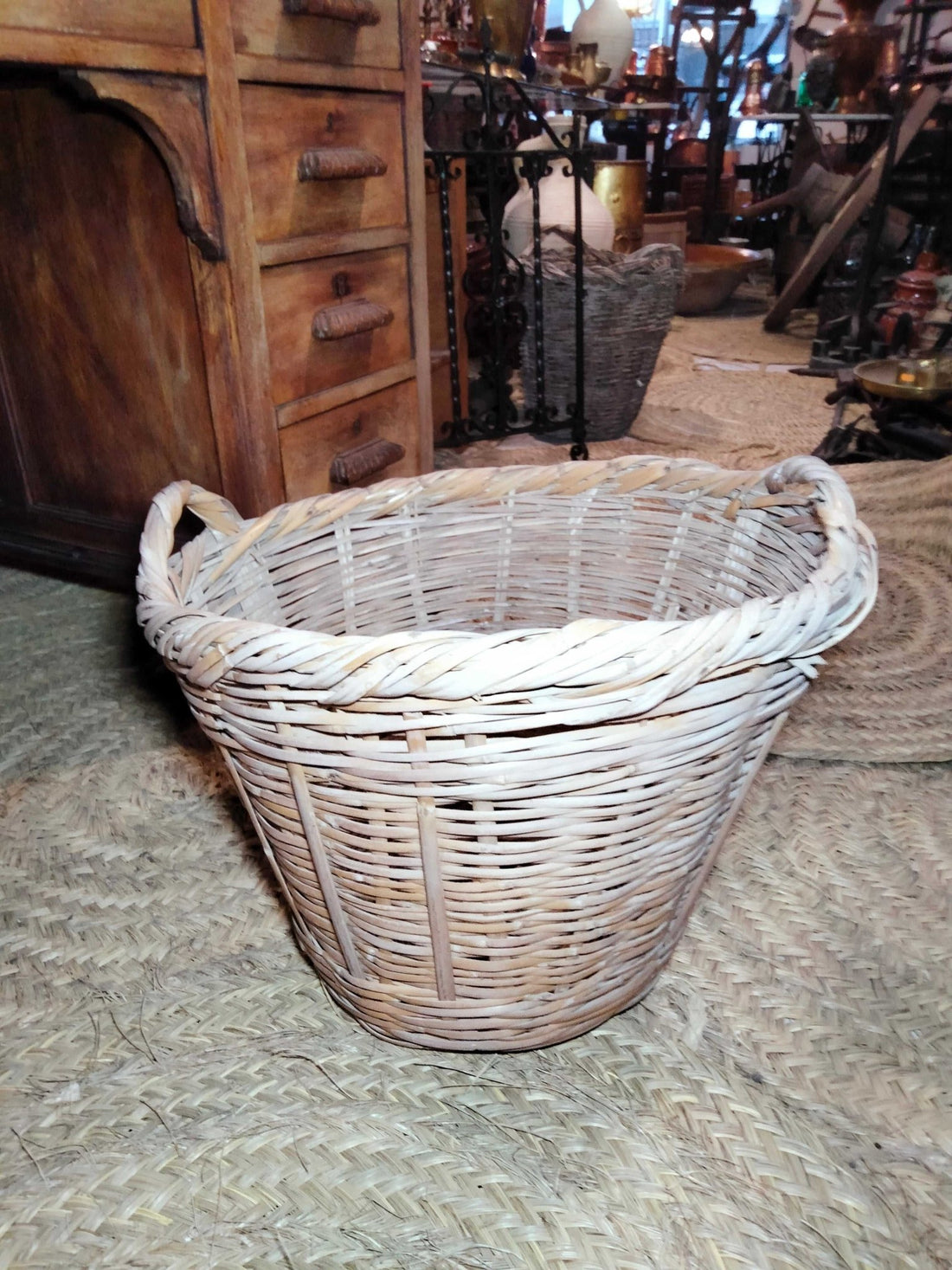 Canasta de cañas decorativa | Ideal para el hogar - Cositas Antiguas – La Guadaña, Anticuarios Online en Jerez , vender antigüedades, muebles antiguos