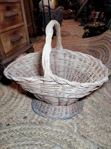 Cesteria de mimbre artesanal para flores y versátil - Cositas Antiguas – La Guadaña, Anticuarios Online en Jerez , vender antigüedades, muebles antiguos