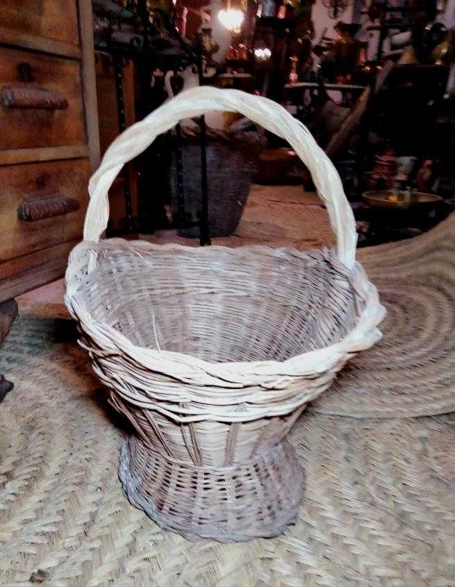Cesteria de mimbre artesanal para flores y versátil - Cositas Antiguas – La Guadaña, Anticuarios Online en Jerez , vender antigüedades, muebles antiguos