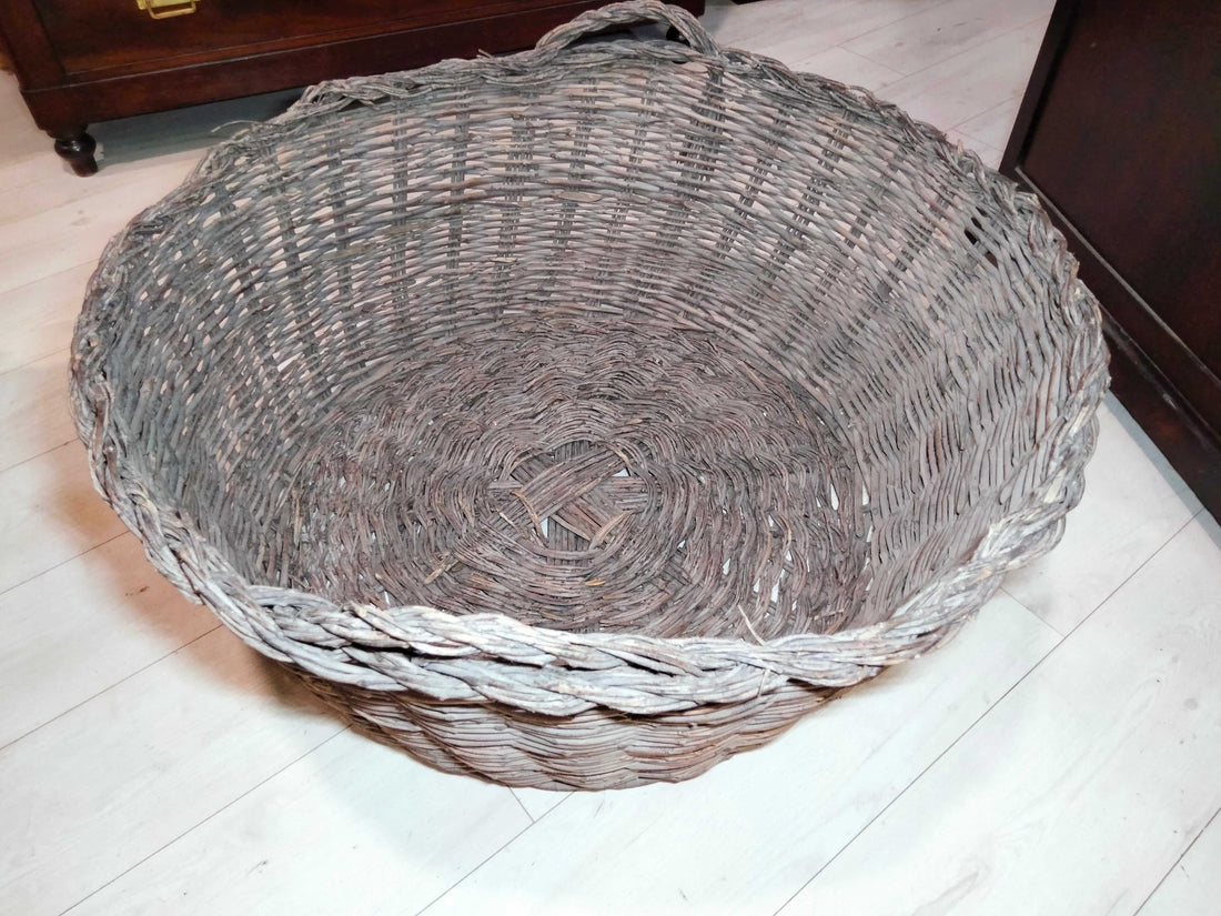 Gran Canasta Antigua de Olivo - Decoración con Historia - Cositas Antiguas – La Guadaña, Anticuarios Online en Jerez , vender antigüedades, muebles antiguos