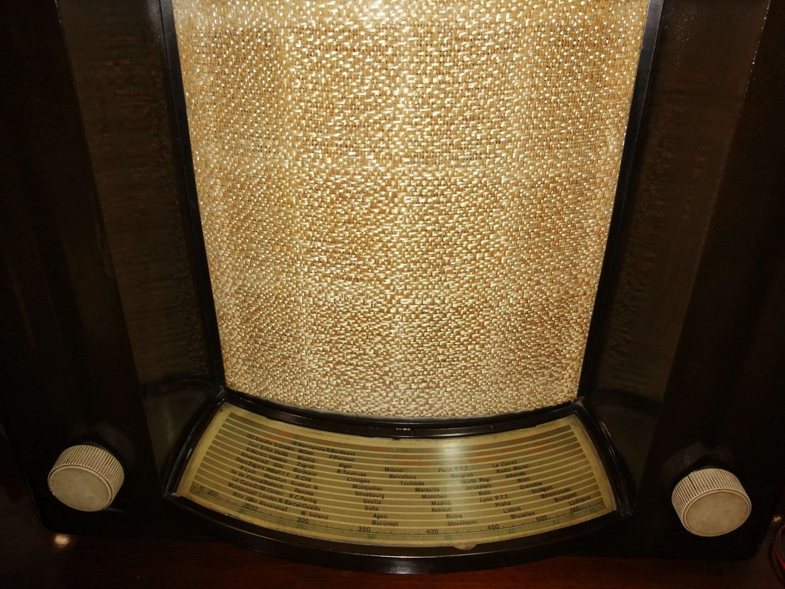 Radio de válvulas tipo teatro – auténtico estilo vintage - Cositas Antiguas – La Guadaña, Anticuarios Online en Jerez , vender antigüedades, muebles antiguos