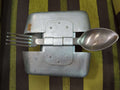 Fiambrera de aluminio antigua militar con cubiertos incluidos - Cositas Antiguas – La Guadaña, Anticuarios Online en Jerez , vender antigüedades, muebles antiguos
