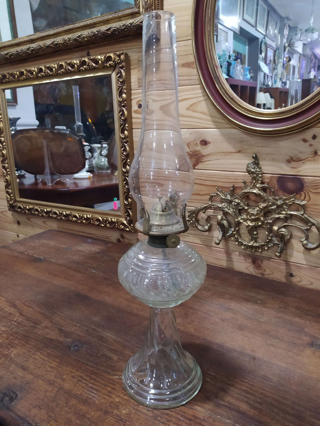 Quinqué de cristal antiguo en perfecto estado - Ideal para coleccionistas - Cositas Antiguas – La Guadaña, Anticuarios Online en Jerez , vender antigüedades, muebles antiguos