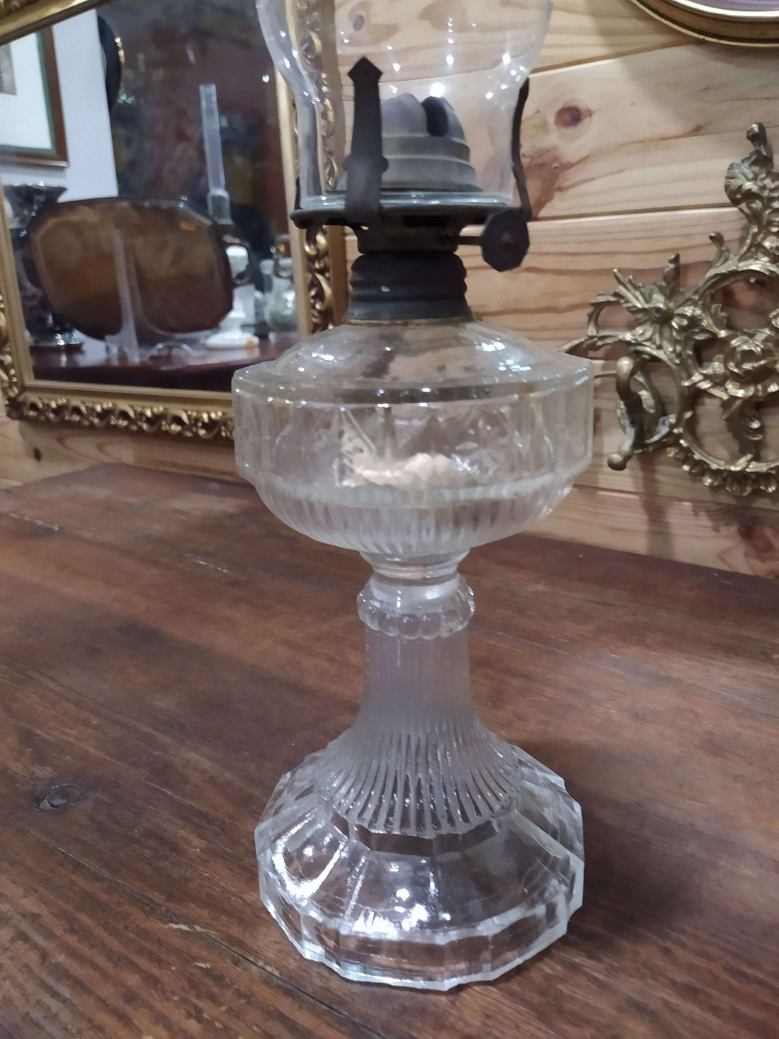 Quinque de cristal antiguo – Elegancia y calidad excepcional - Cositas Antiguas – La Guadaña, Anticuarios Online en Jerez , vender antigüedades, muebles antiguos
