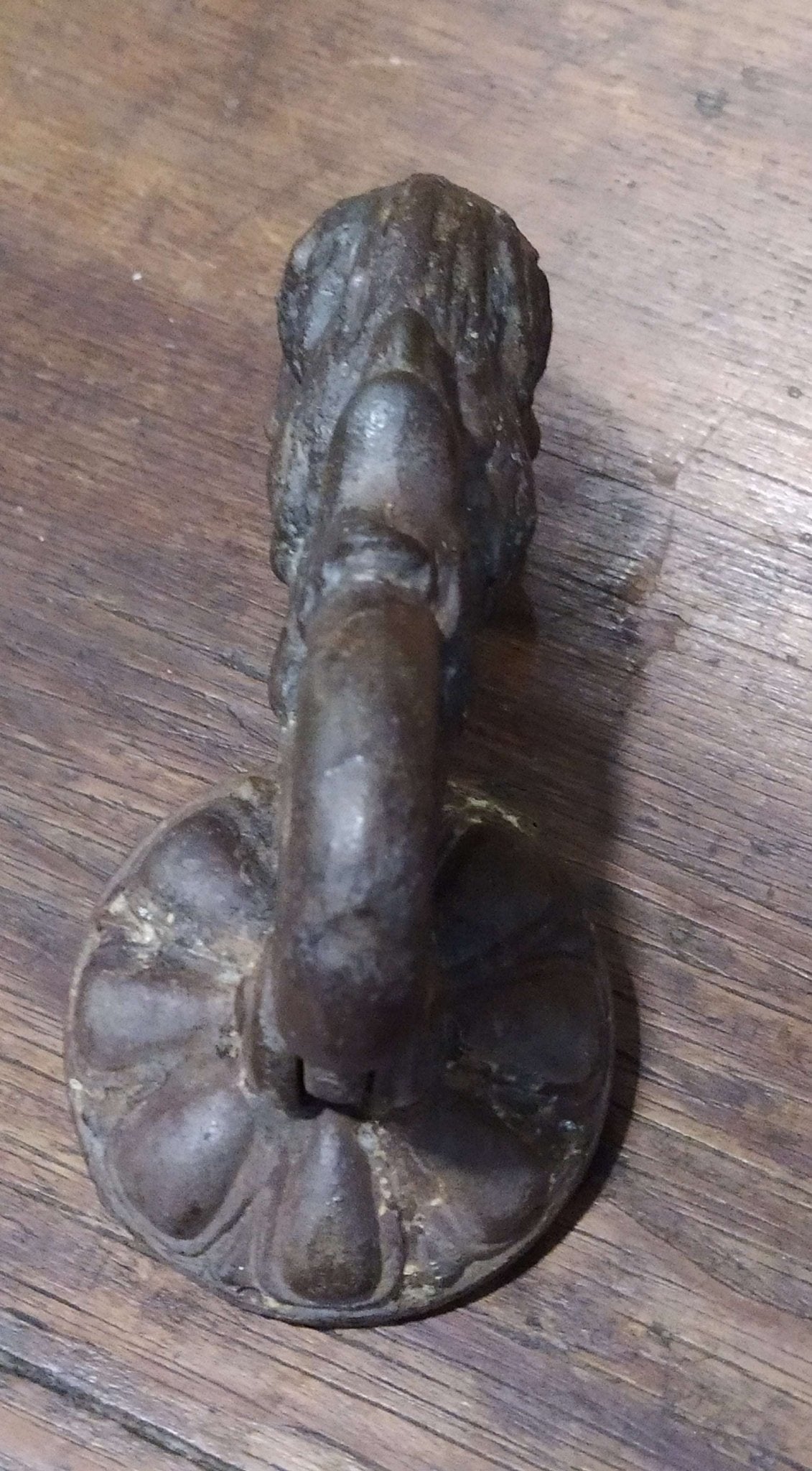 Aldaba-Llamador de Puerta Antiguo S. XVIII - Cositas Antiguas – La Guadaña, Anticuarios Online en Jerez , vender antigüedades, muebles antiguos
