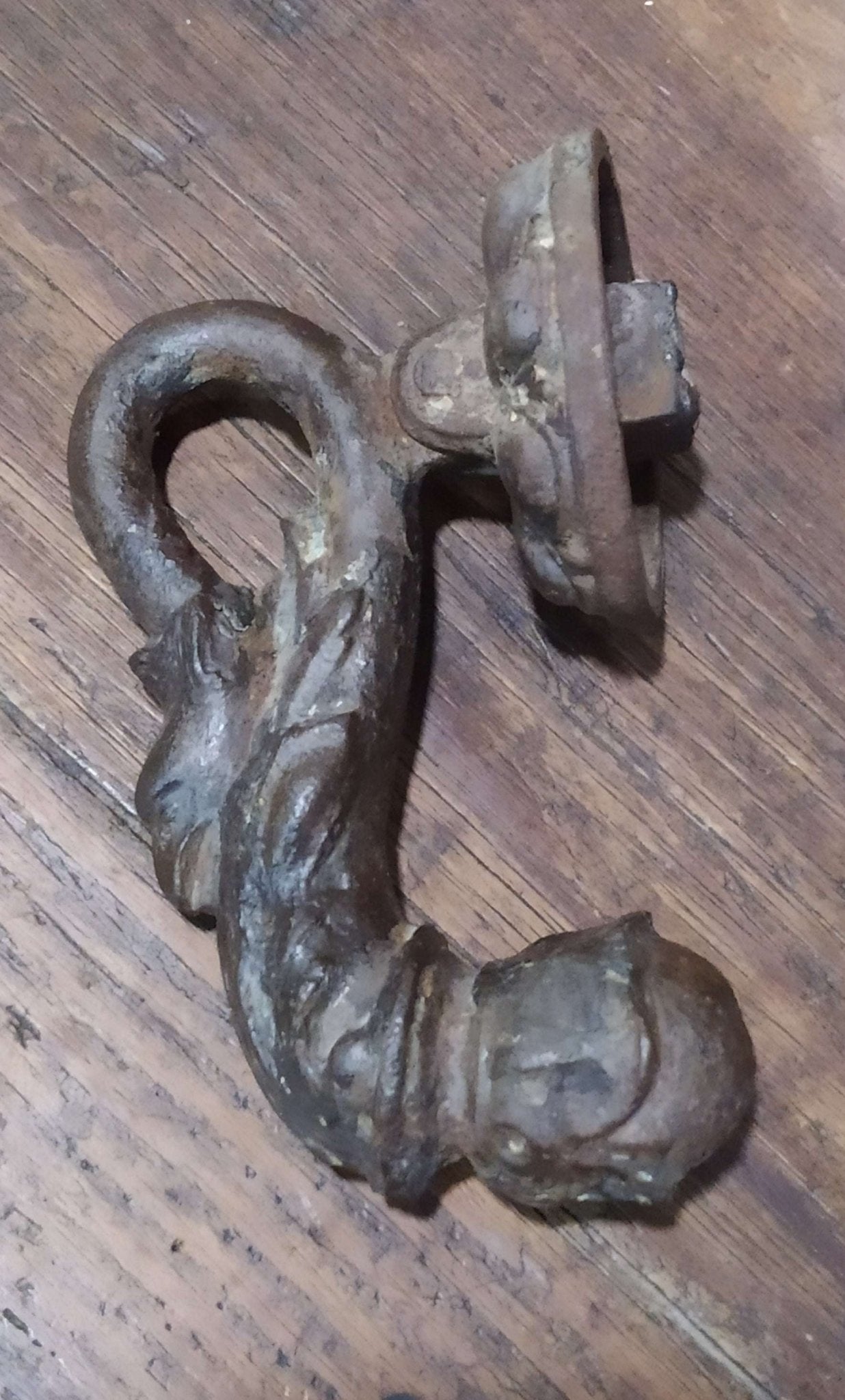 Aldaba-Llamador de Puerta Antiguo S. XVIII - Cositas Antiguas – La Guadaña, Anticuarios Online en Jerez , vender antigüedades, muebles antiguos