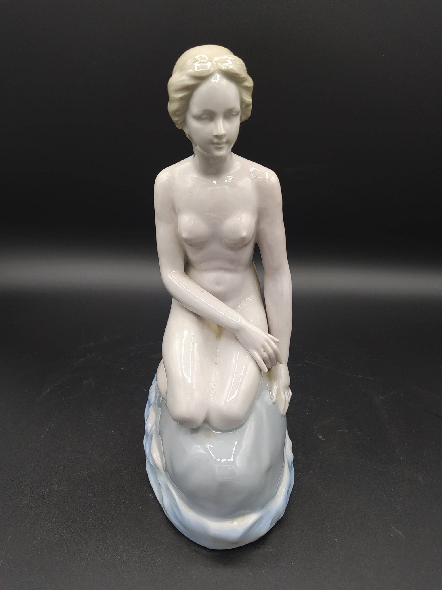 Figura de La Sirenita de porcelana| Elegancia Clásica - Cositas Antiguas – La Guadaña, Anticuarios Online en Jerez , vender antigüedades, muebles antiguos