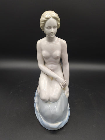 Figura de La Sirenita de porcelana| Elegancia Clásica - Cositas Antiguas – La Guadaña, Anticuarios Online en Jerez , vender antigüedades, muebles antiguos