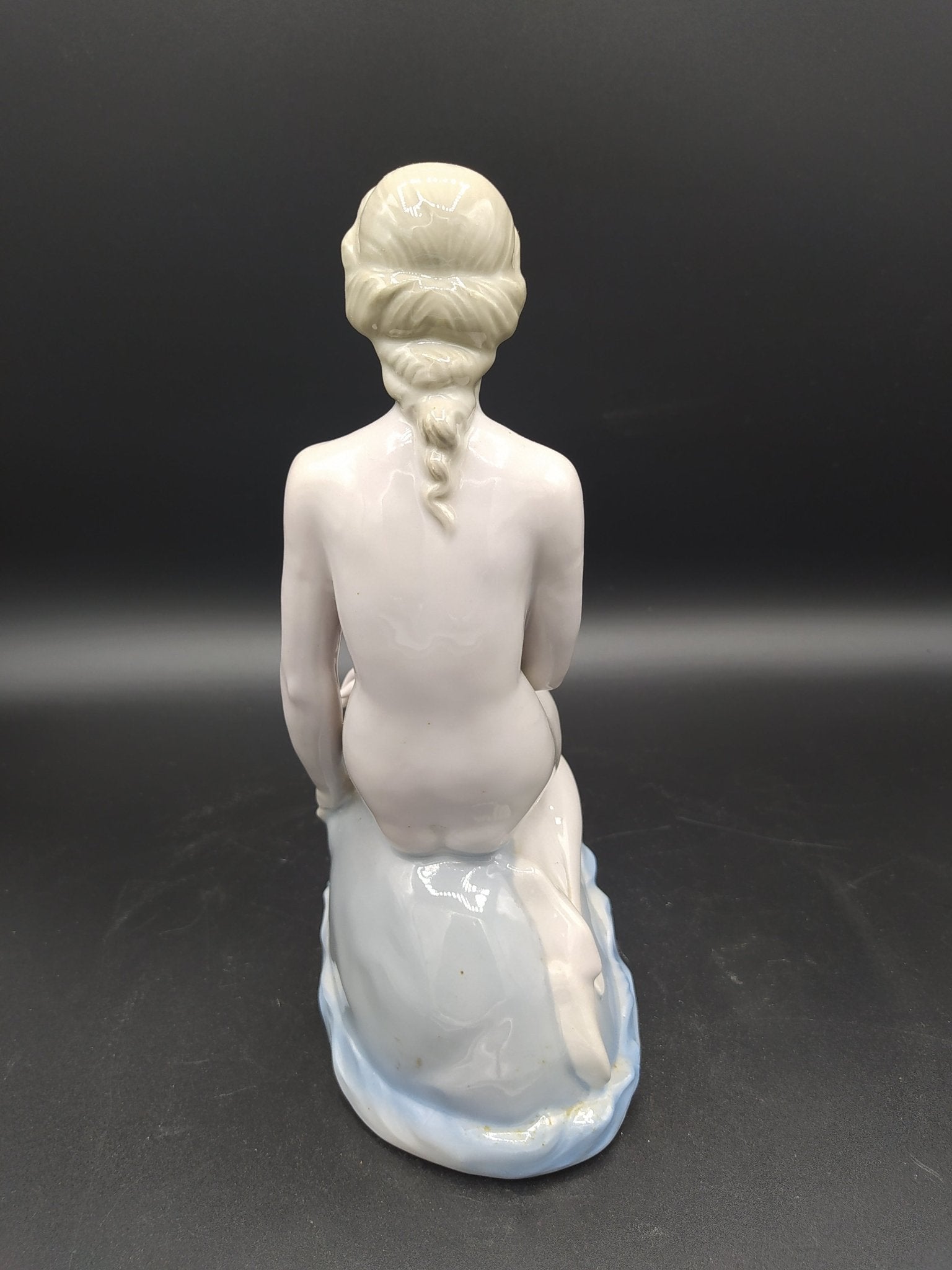 Figura de La Sirenita de porcelana| Elegancia Clásica - Cositas Antiguas – La Guadaña, Anticuarios Online en Jerez , vender antigüedades, muebles antiguos
