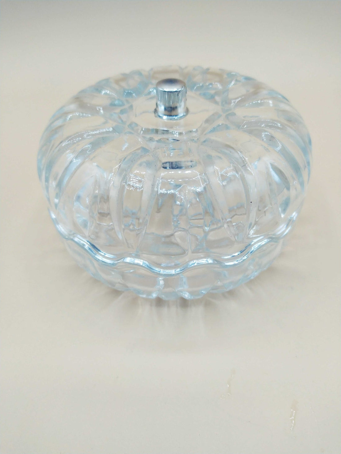 Caja-joyero de cristal con tirador de plata | Elegancia y calidad - Cositas Antiguas – La Guadaña, Anticuarios Online en Jerez , vender antigüedades, muebles antiguos