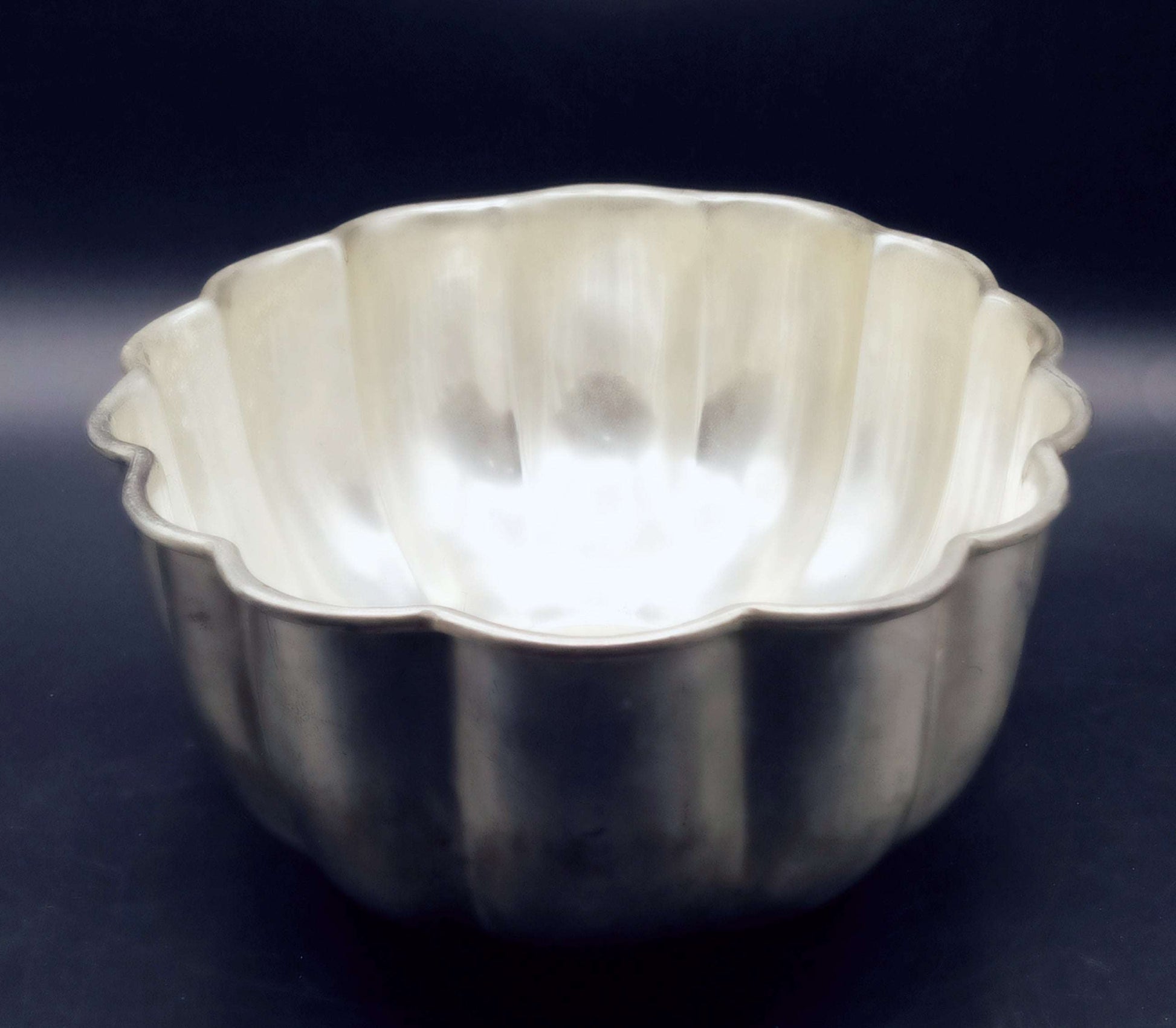 Centro floral de Metal plateado mate - Cositas Antiguas – La Guadaña, Anticuarios Online en Jerez , vender antigüedades, muebles antiguos