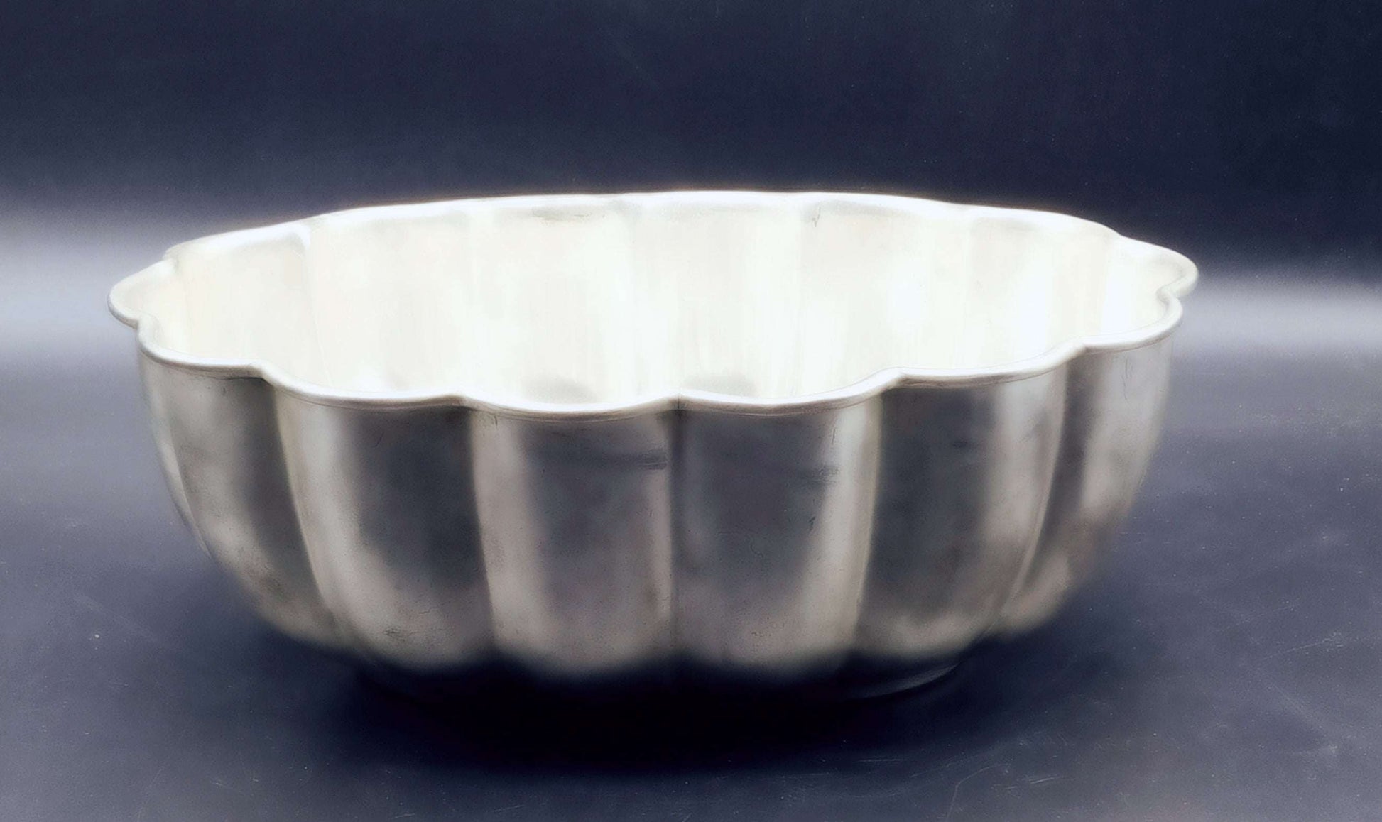 Centro floral de Metal plateado mate - Cositas Antiguas – La Guadaña, Anticuarios Online en Jerez , vender antigüedades, muebles antiguos