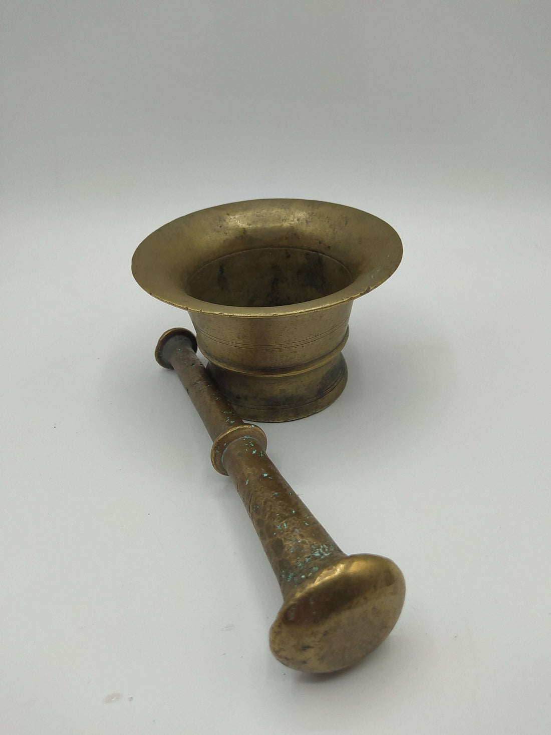 Mortero antiguo de bronce – Elegancia y calidad - Cositas Antiguas – La Guadaña, Anticuarios Online en Jerez , vender antigüedades, muebles antiguos