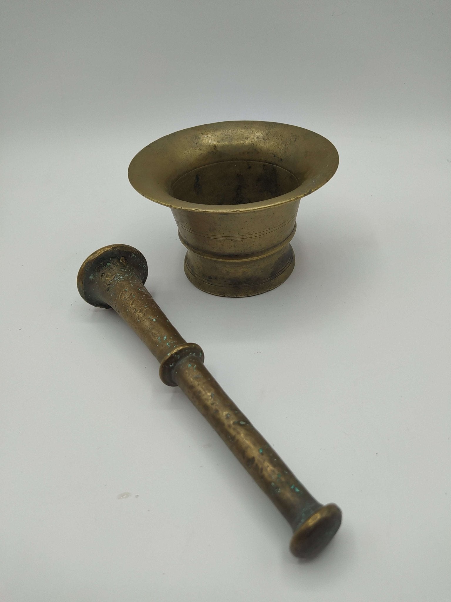Mortero antiguo de bronce – Elegancia y calidad - Cositas Antiguas – La Guadaña, Anticuarios Online en Jerez , vender antigüedades, muebles antiguos