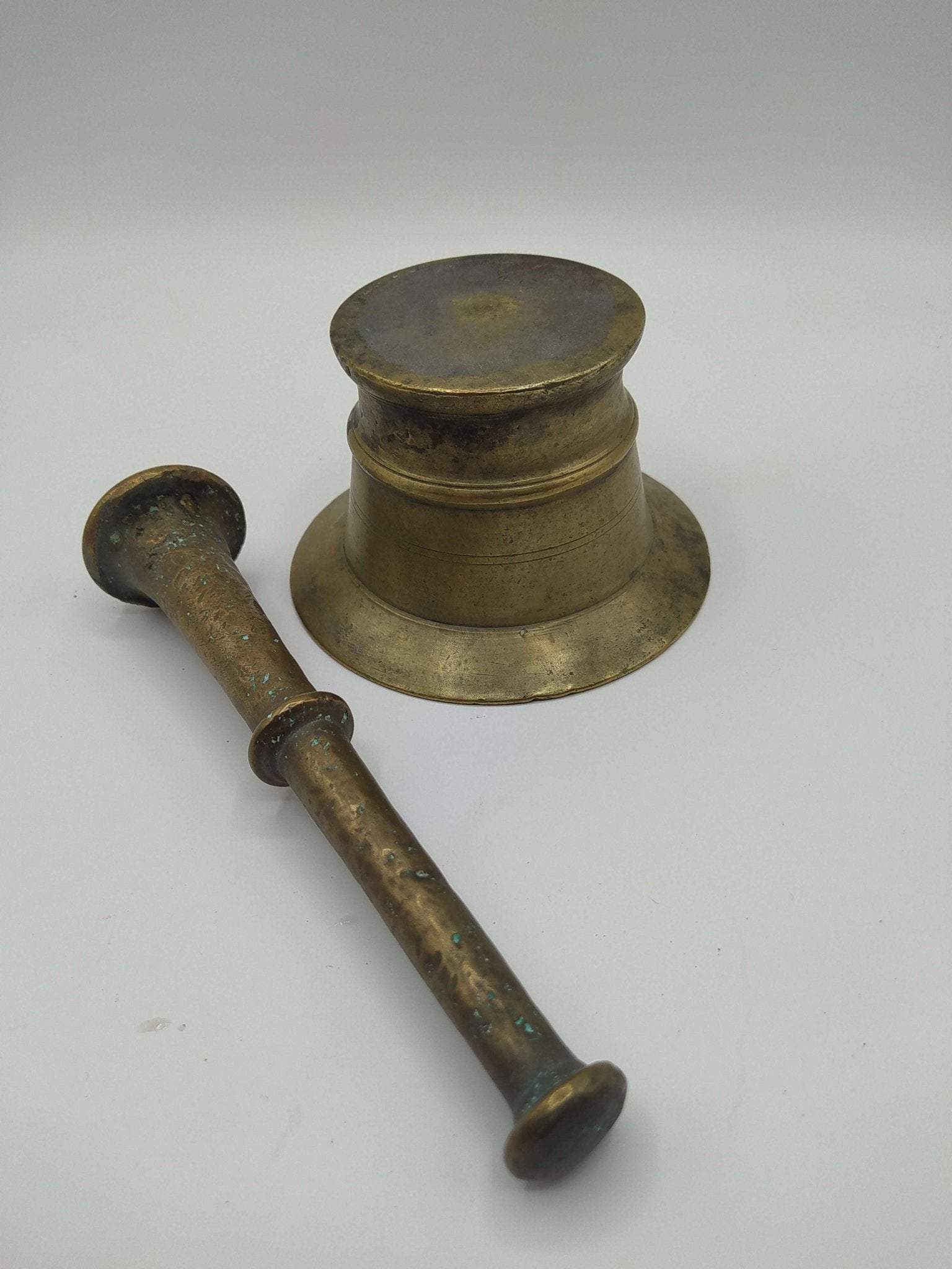 Mortero antiguo de bronce – Elegancia y calidad - Cositas Antiguas – La Guadaña, Anticuarios Online en Jerez , vender antigüedades, muebles antiguos
