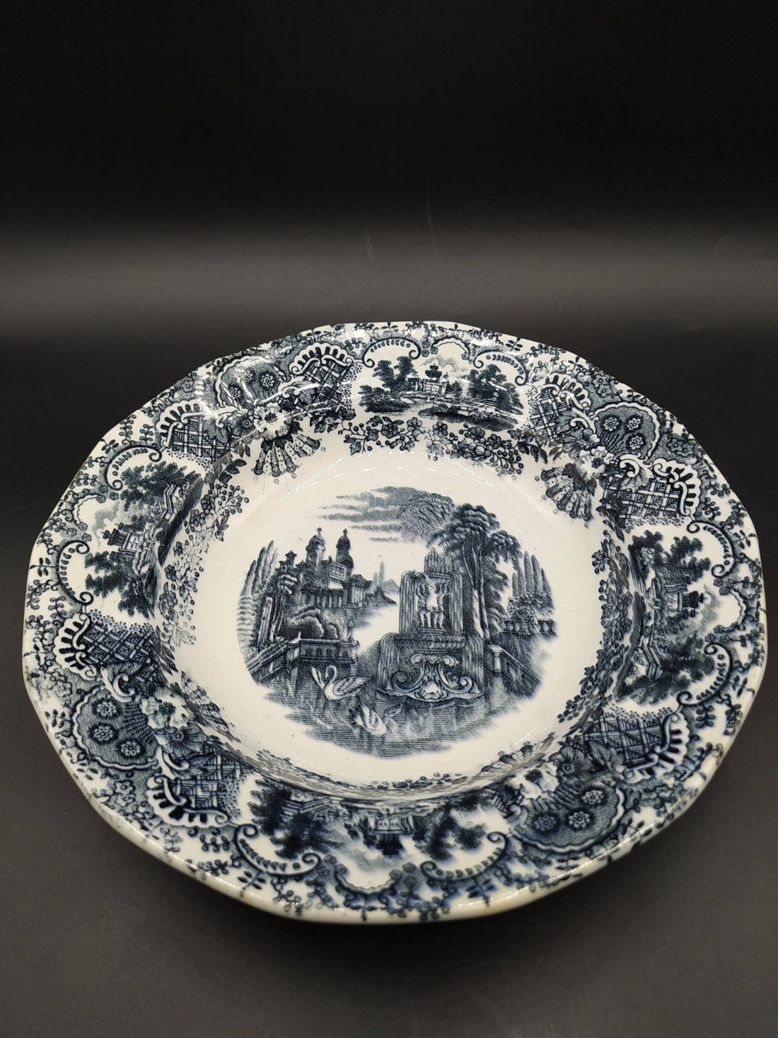 Plato hondo de porcelana La Cartuja, modelo vistas, siglo XIX - Cositas Antiguas – La Guadaña, Anticuarios Online en Jerez , vender antigüedades, muebles antiguos