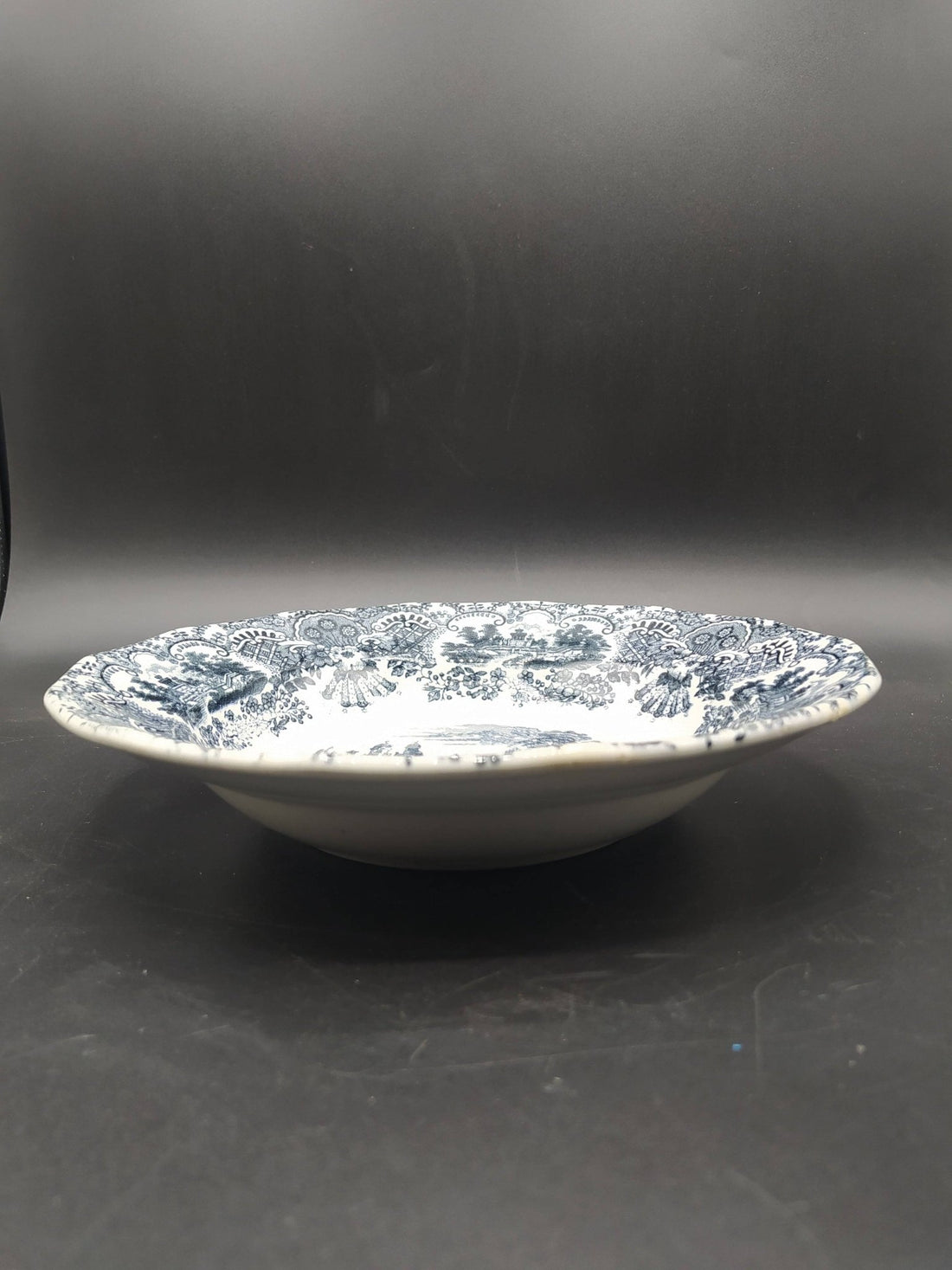 Plato hondo de porcelana La Cartuja, modelo vistas, siglo XIX - Cositas Antiguas – La Guadaña, Anticuarios Online en Jerez , vender antigüedades, muebles antiguos