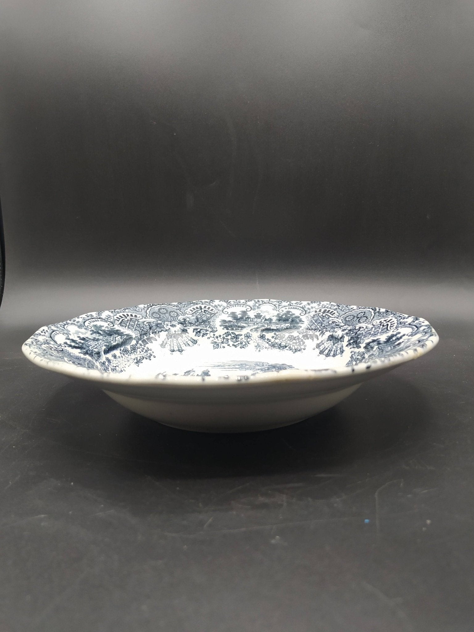 Plato hondo de porcelana La Cartuja, modelo vistas, siglo XIX - Cositas Antiguas – La Guadaña, Anticuarios Online en Jerez , vender antigüedades, muebles antiguos