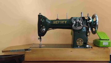 Maquina de coser 1953 - Maquina profesional - Cositas Antiguas – La Guadaña, Anticuarios Online en Jerez , vender antigüedades, muebles antiguos