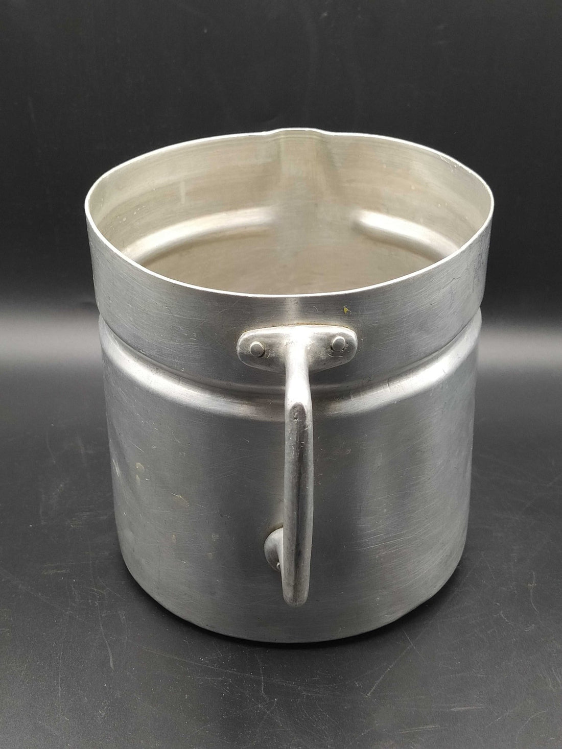 Jarro de Aluminio, Calidad y Autenticidad Antiguas - Cositas Antiguas – La Guadaña, Anticuarios Online en Jerez , vender antigüedades, muebles antiguos