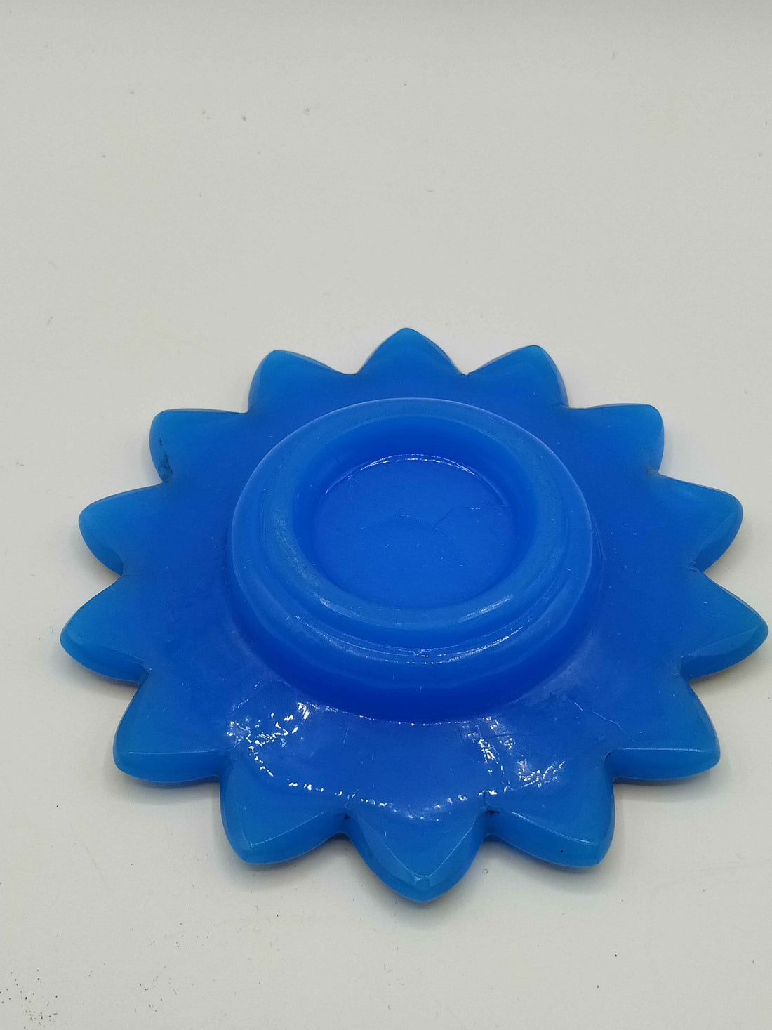 Plato de opalina azul con decorado dorado, calidad premium - Cositas Antiguas – La Guadaña, Anticuarios Online en Jerez , vender antigüedades, muebles antiguos