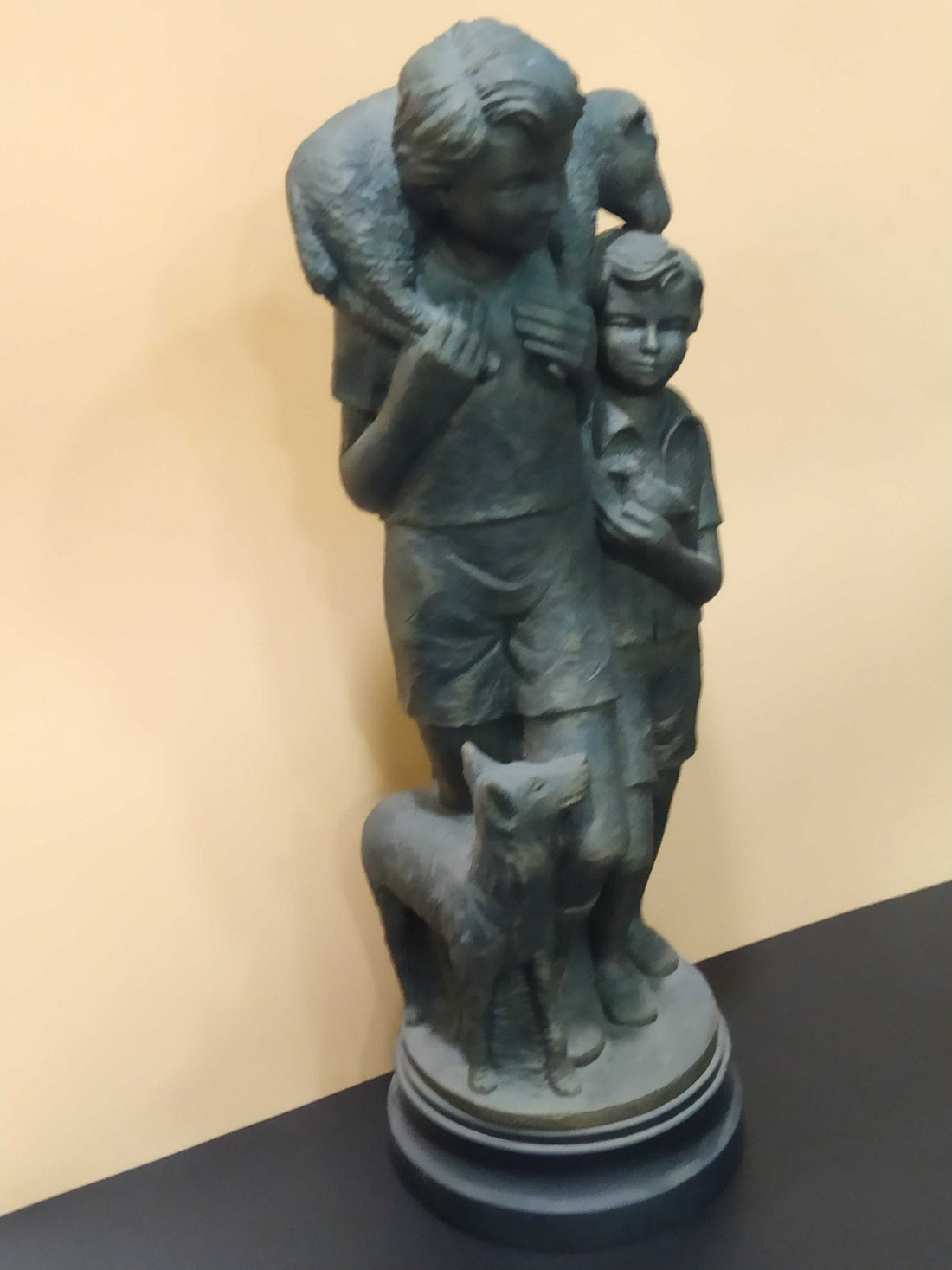 Figura Alegórica de Padre e Hijos con Animales - Cositas Antiguas – La Guadaña, Anticuarios Online en Jerez , vender antigüedades, muebles antiguos
