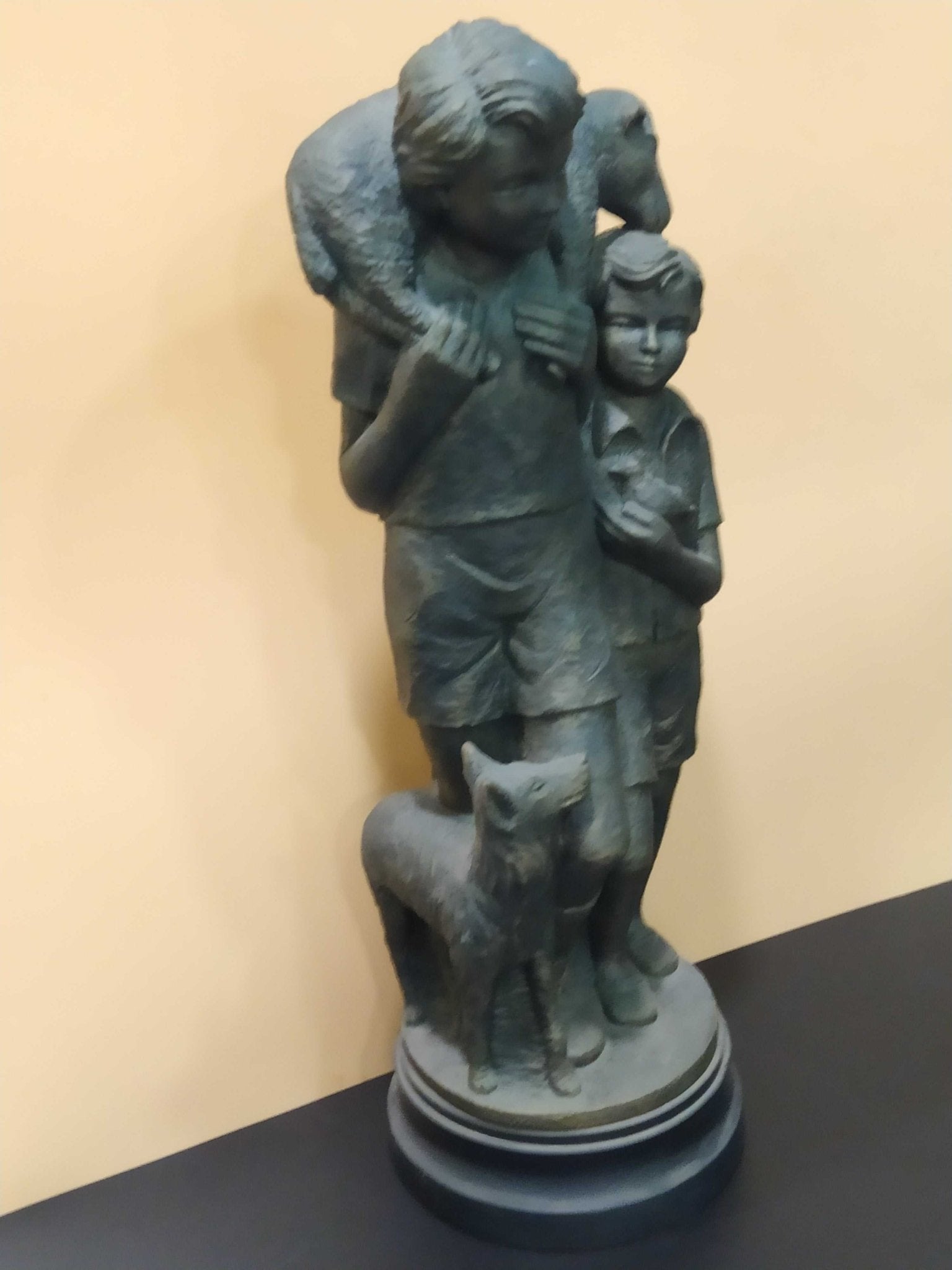 Figura Alegórica de Padre e Hijos con Animales - Cositas Antiguas – La Guadaña, Anticuarios Online en Jerez , vender antigüedades, muebles antiguos
