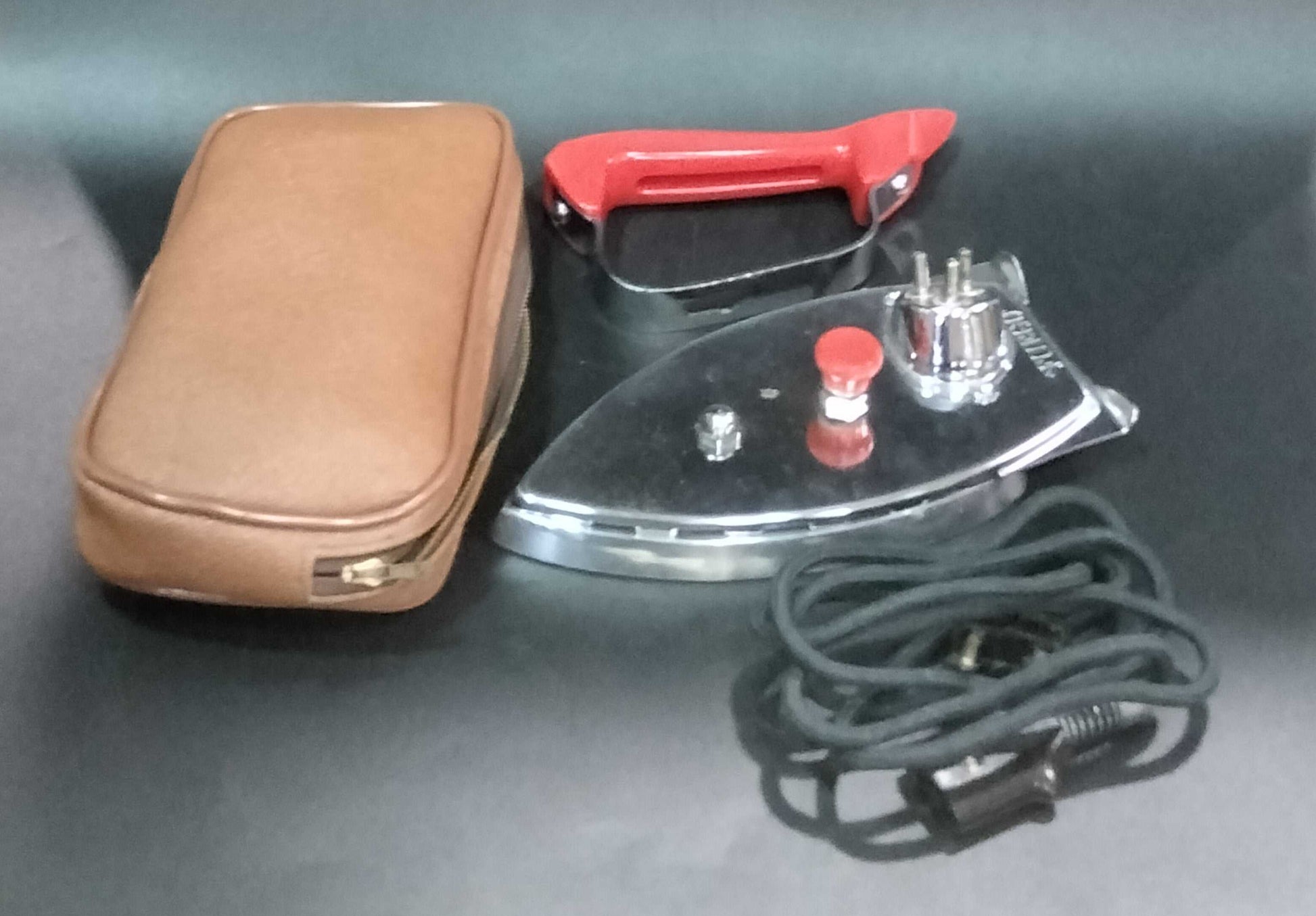 Plancha Eléctrica de Viaje Fuego, Ideal para Coleccionistas - Cositas Antiguas – La Guadaña, Anticuarios Online en Jerez , vender antigüedades, muebles antiguos