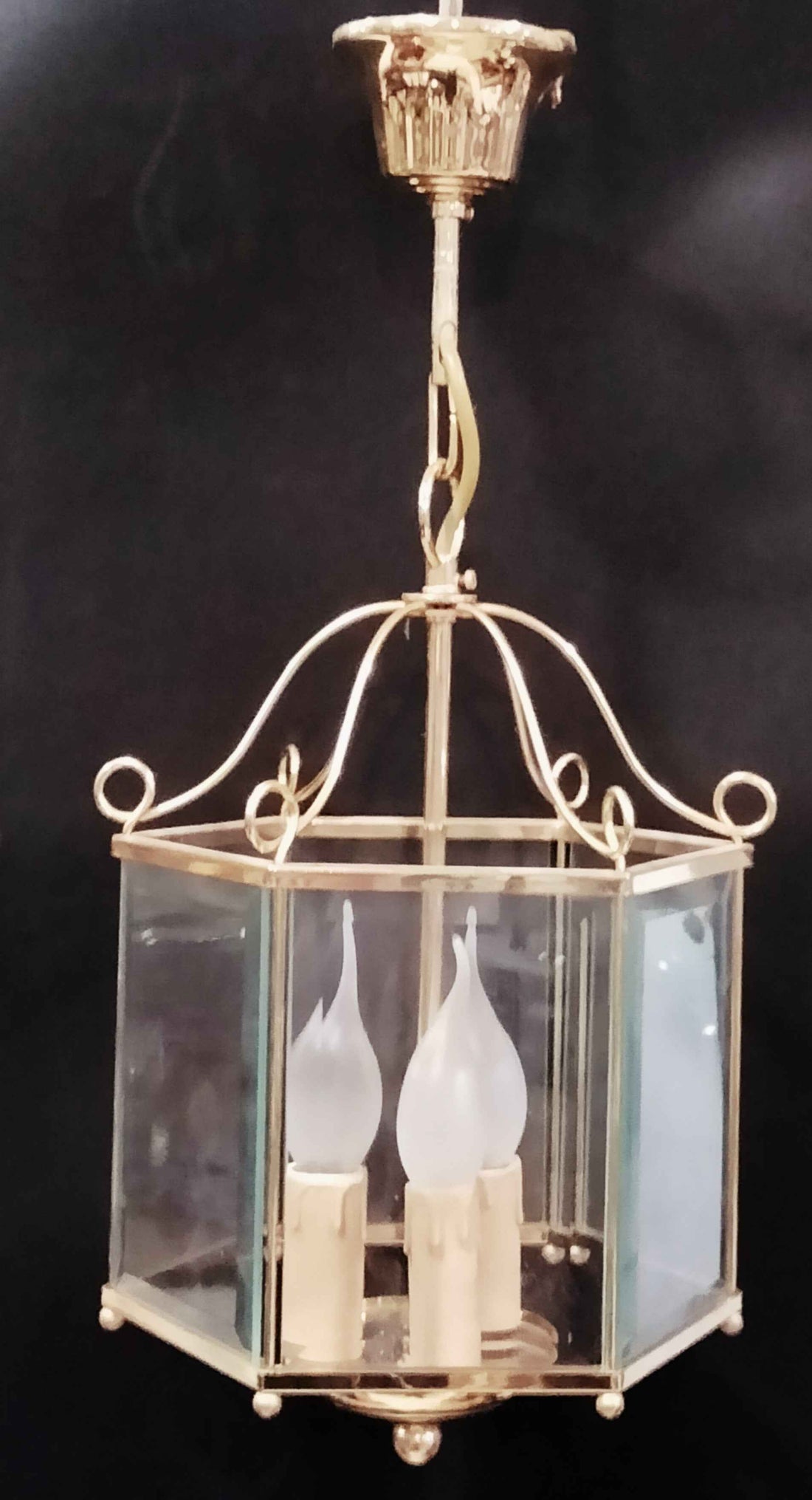 Lámpara farol de bronce dorado, acristalada con 4 luces eléctricas - Cositas Antiguas – La Guadaña, Anticuarios Online en Jerez , vender antigüedades, muebles antiguos