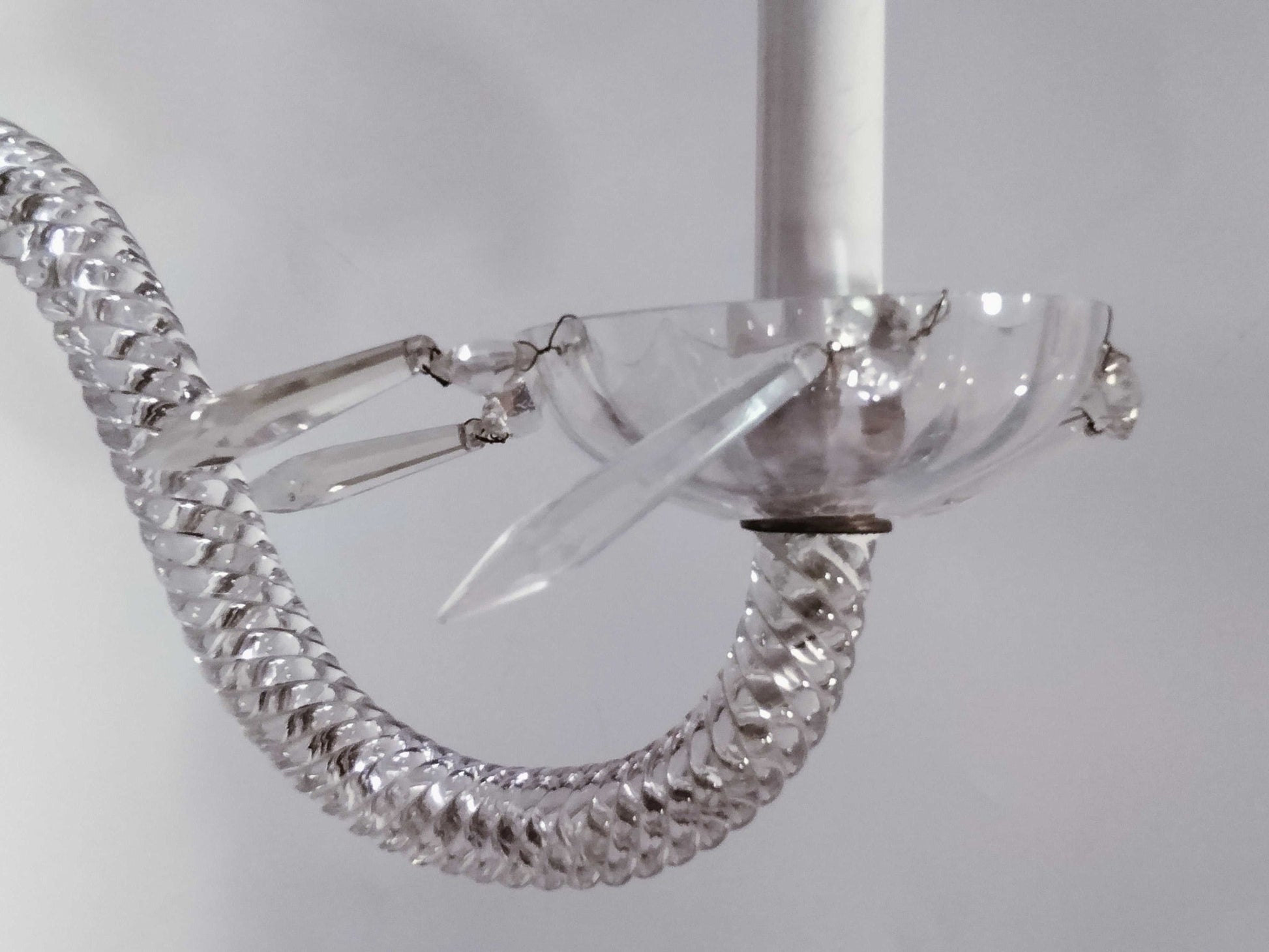 Antigua pareja de apliques de cristal de roca y metal - Cositas Antiguas – La Guadaña, Anticuarios Online en Jerez