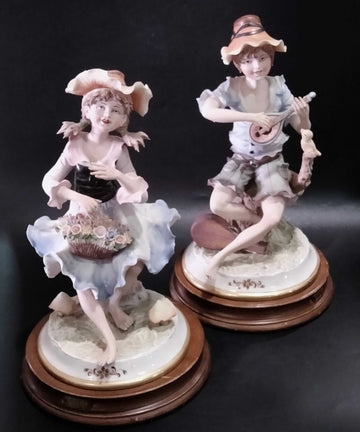 Figuras de porcelana fina marca Carlos | Niño y Niña - Cositas Antiguas – La Guadaña, Anticuarios Online en Jerez , vender antigüedades, muebles antiguos
