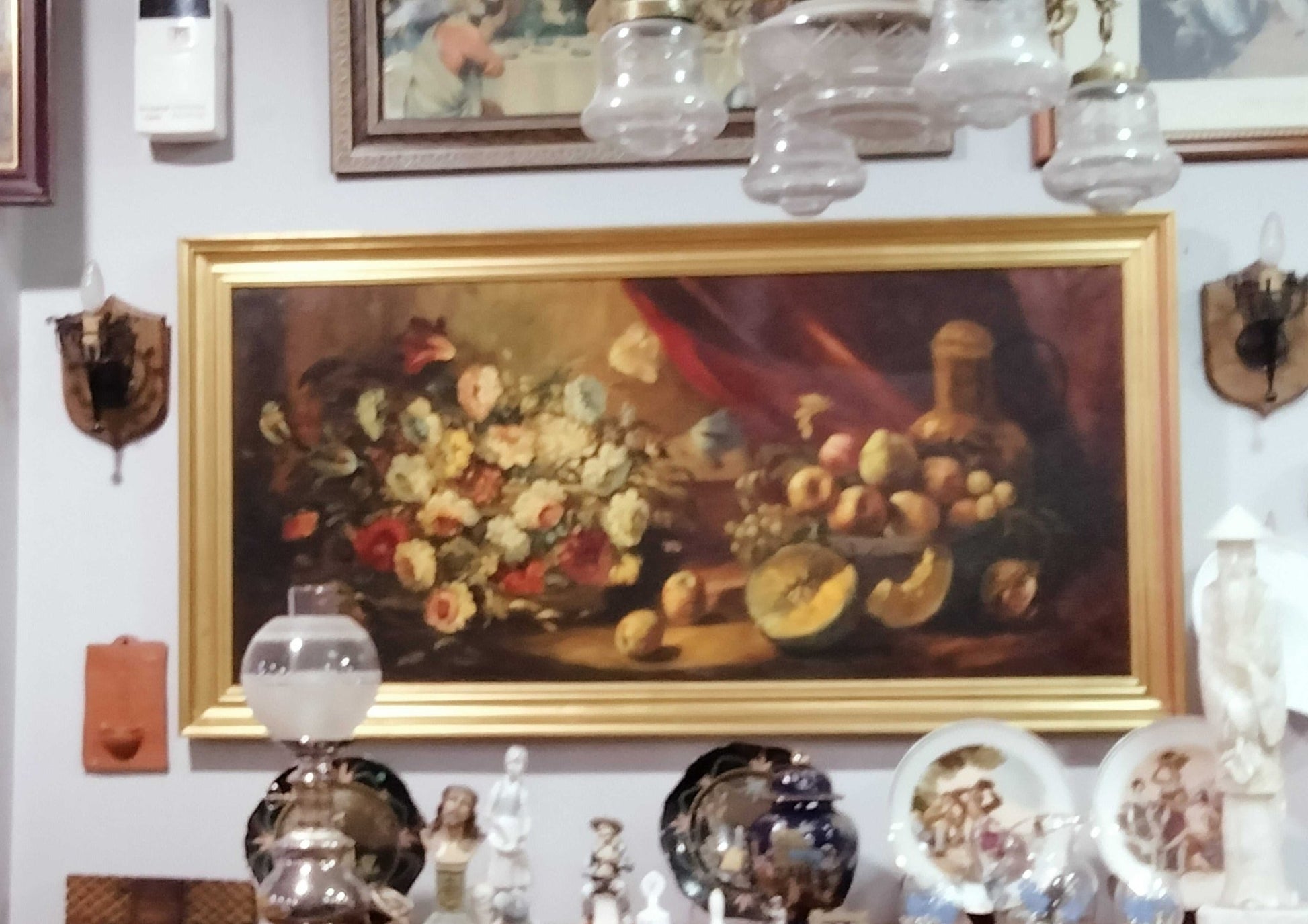 Oleo sobre lienzo bodegón con marco dorado, firmado Ramírez - Cositas Antiguas – La Guadaña, Anticuarios Online en Jerez , vender antigüedades, muebles antiguos