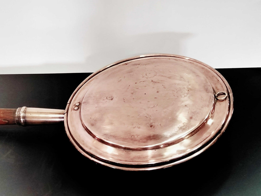Calienta camas de cobre antiguo con mango de madera - Cositas Antiguas – La Guadaña, Anticuarios Online en Jerez , vender antigüedades, muebles antiguos