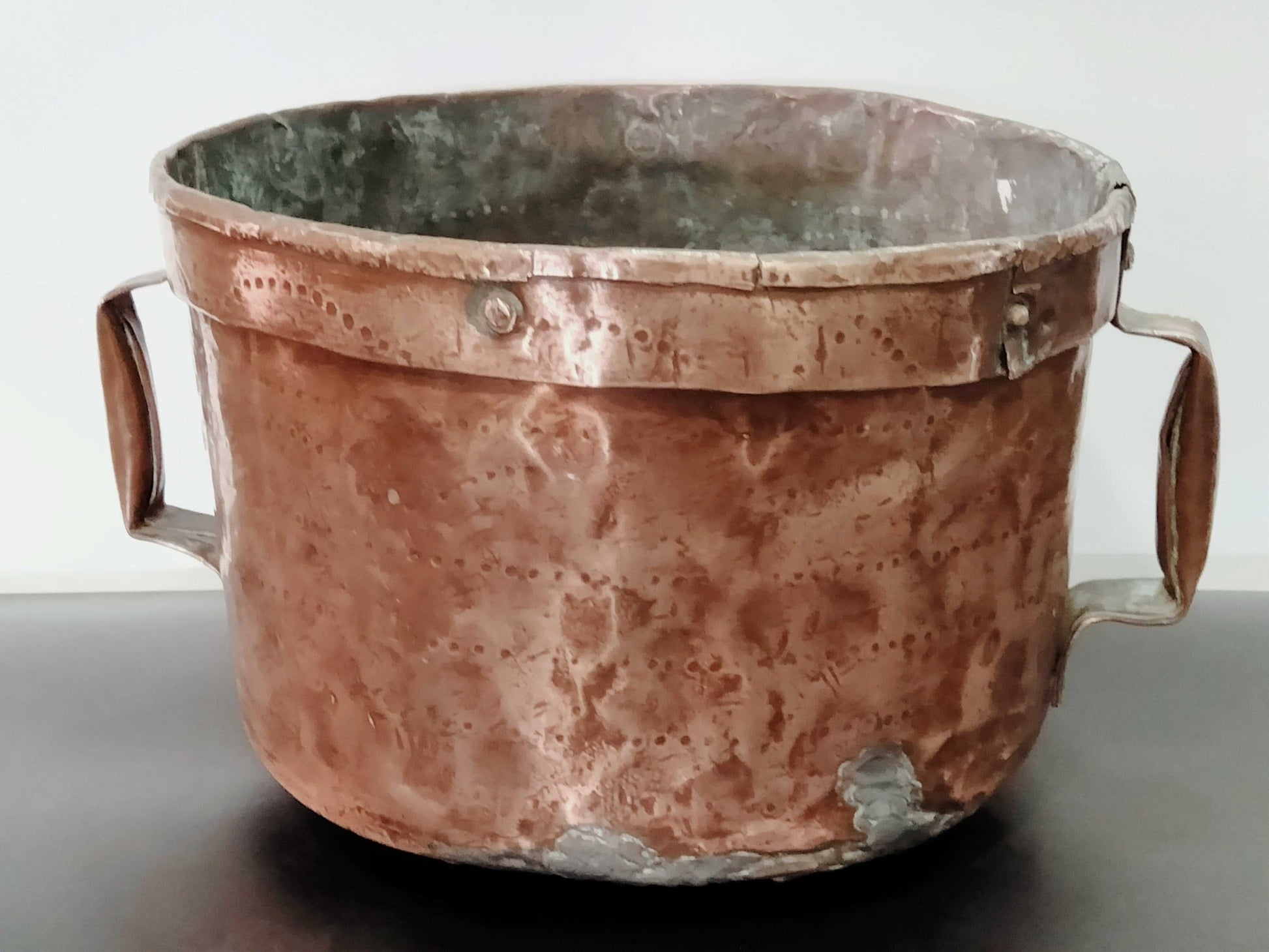 Caldero de Cobre Amartillado a Mano con Doble Asa - Cositas Antiguas – La Guadaña, Anticuarios Online en Jerez , vender antigüedades, muebles antiguos