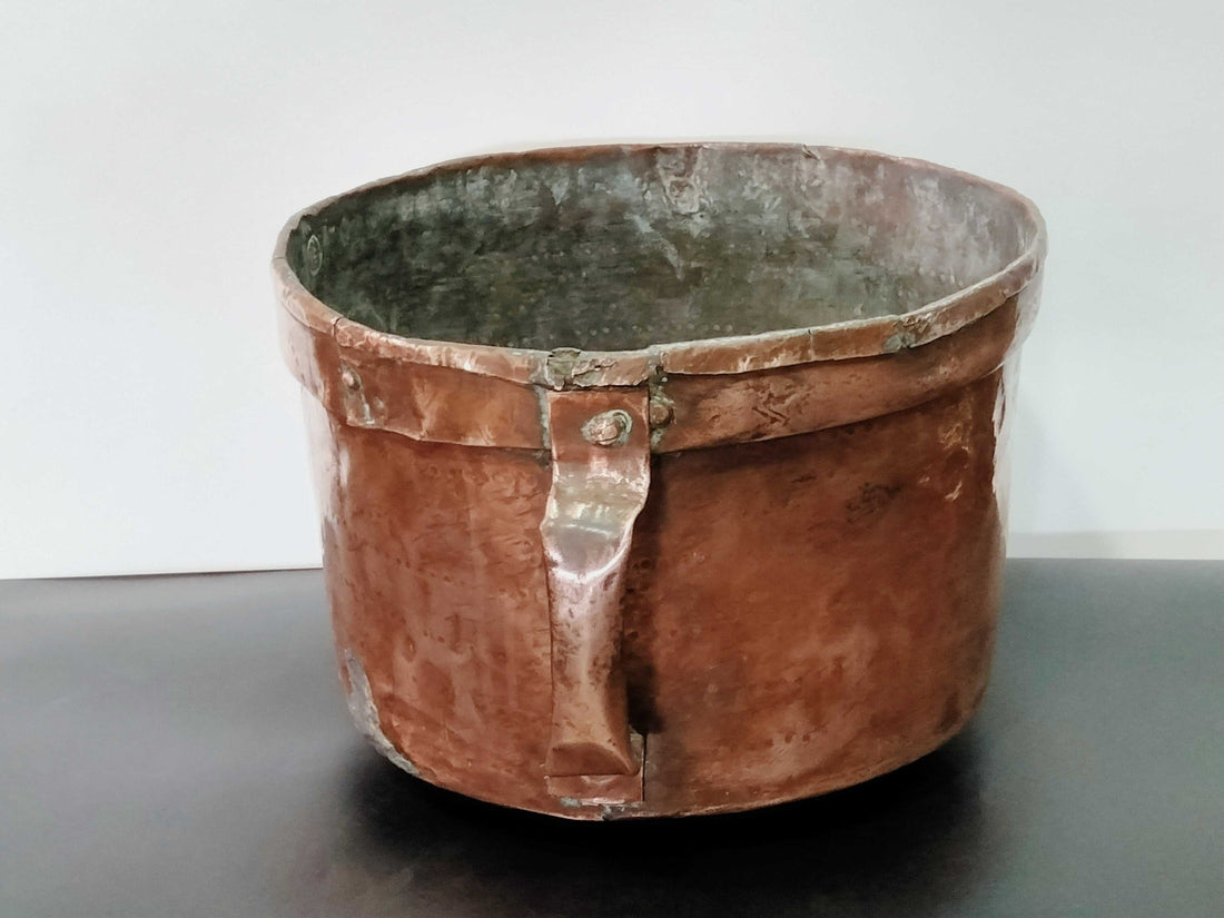 Caldero de Cobre Amartillado a Mano con Doble Asa - Cositas Antiguas – La Guadaña, Anticuarios Online en Jerez , vender antigüedades, muebles antiguos