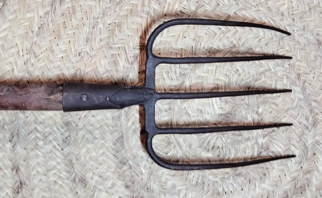 Chimbiri antiguo de hierro y madera - Cositas Antiguas – La Guadaña, Anticuarios Online en Jerez , vender antigüedades, muebles antiguos