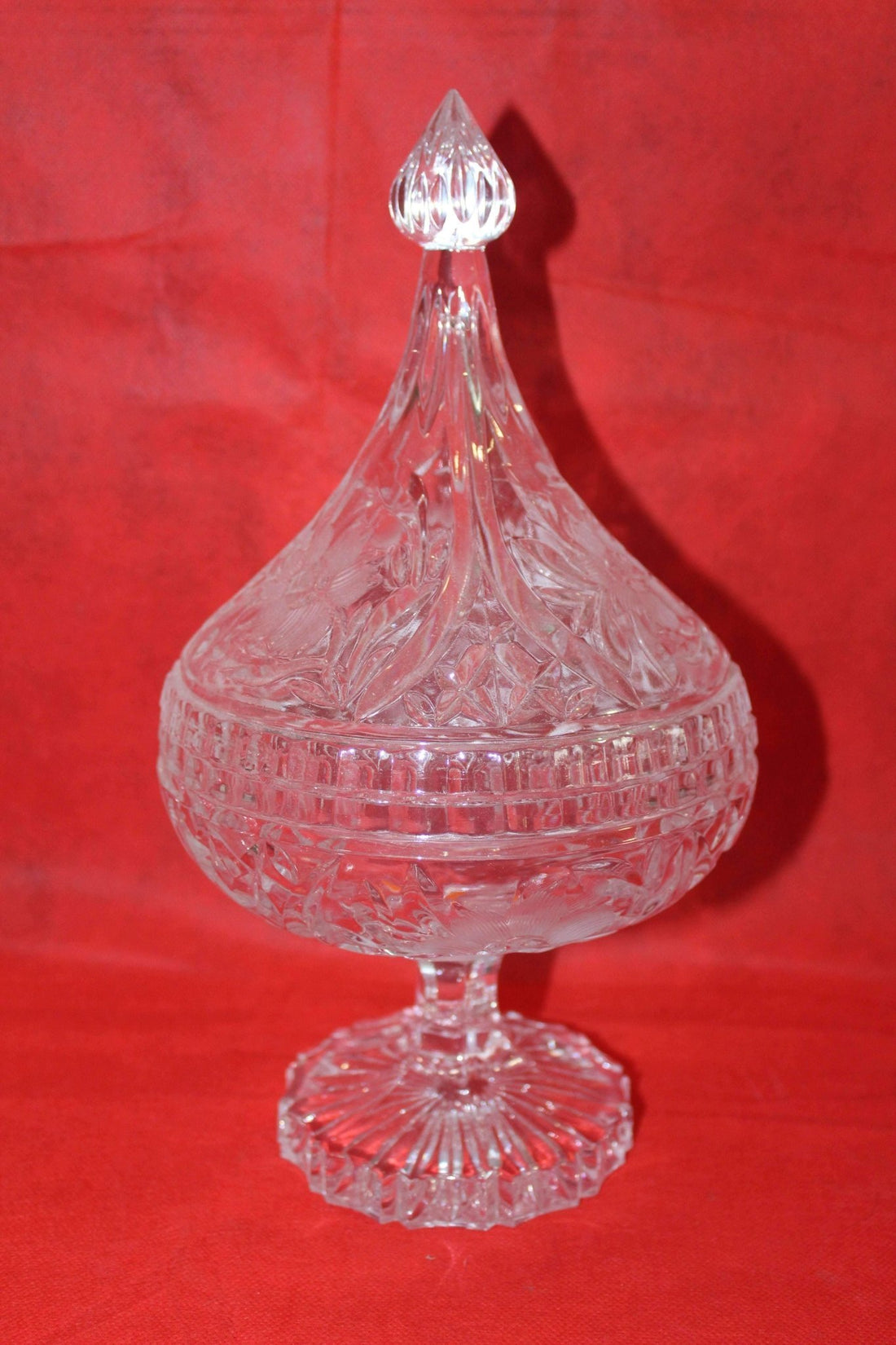 Bombonera de cristal tallado, elegancia clásica - Cositas Antiguas – La Guadaña, Anticuarios Online en Jerez , vender antigüedades, muebles antiguos
