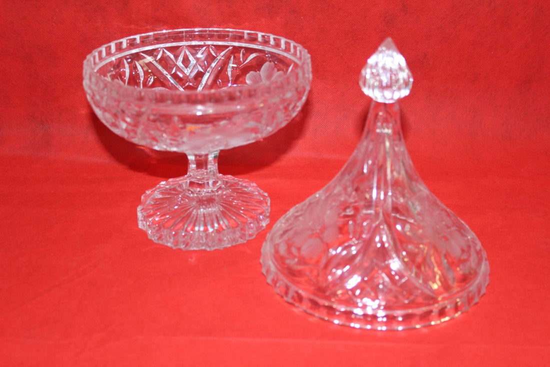 Bombonera de cristal tallado, elegancia clásica - Cositas Antiguas – La Guadaña, Anticuarios Online en Jerez , vender antigüedades, muebles antiguos