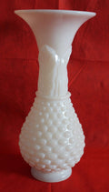 Jarron de opalina blanco, delicado y elegante - Cositas Antiguas – La Guadaña, Anticuarios Online en Jerez , vender antigüedades, muebles antiguos
